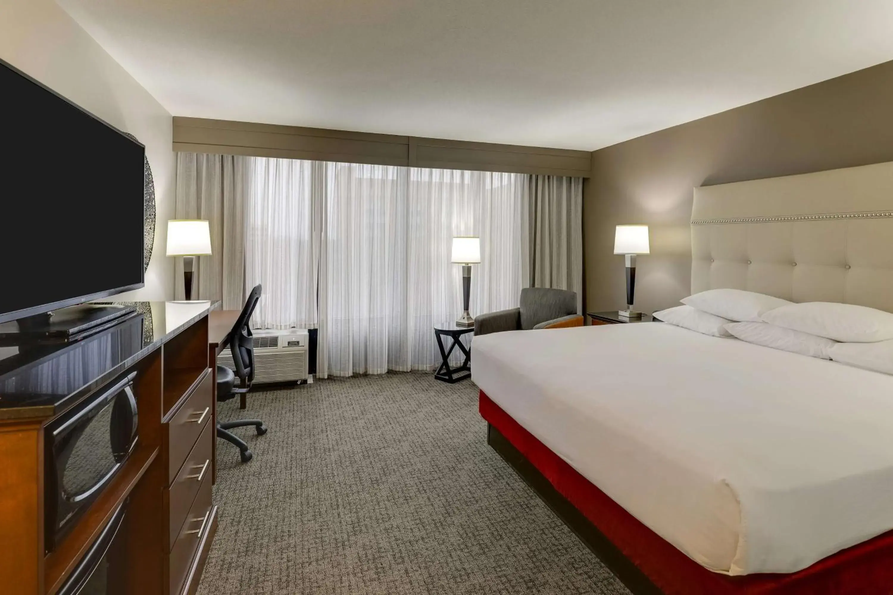 Bedroom, Bed in Drury Inn & Suites Columbus Dublin Bedroom, Bed in Drury Inn & Suites Columbus Dublin
