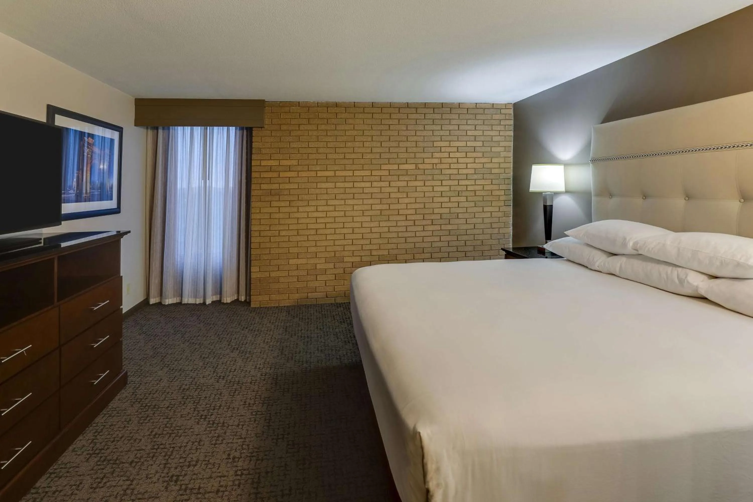 Bedroom, Bed in Drury Inn & Suites Columbus Dublin