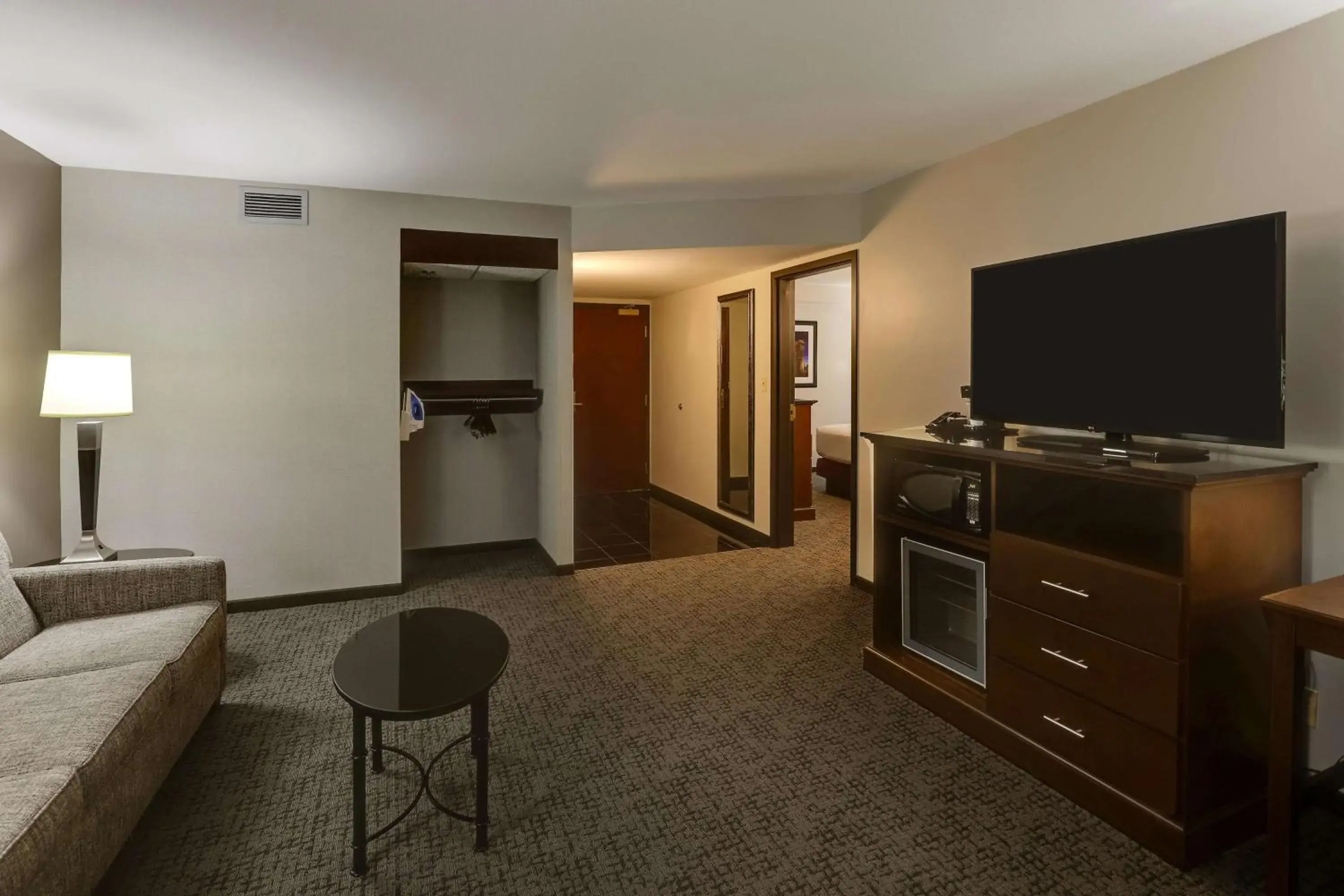 Bedroom in Drury Inn & Suites Columbus Dublin Bedroom in Drury Inn & Suites Columbus Dublin