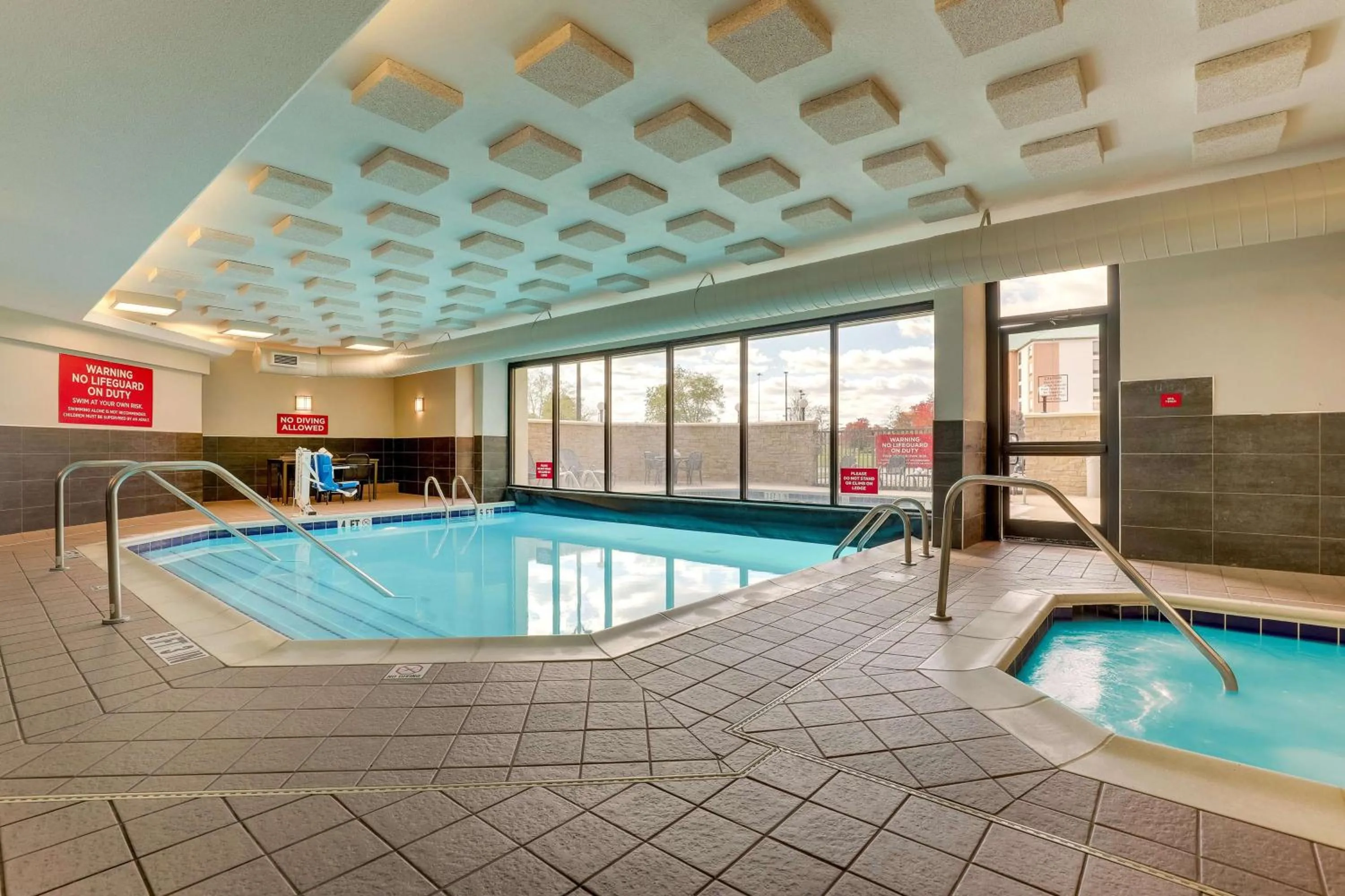 Pool view in Drury Inn & Suites Columbus Dublin