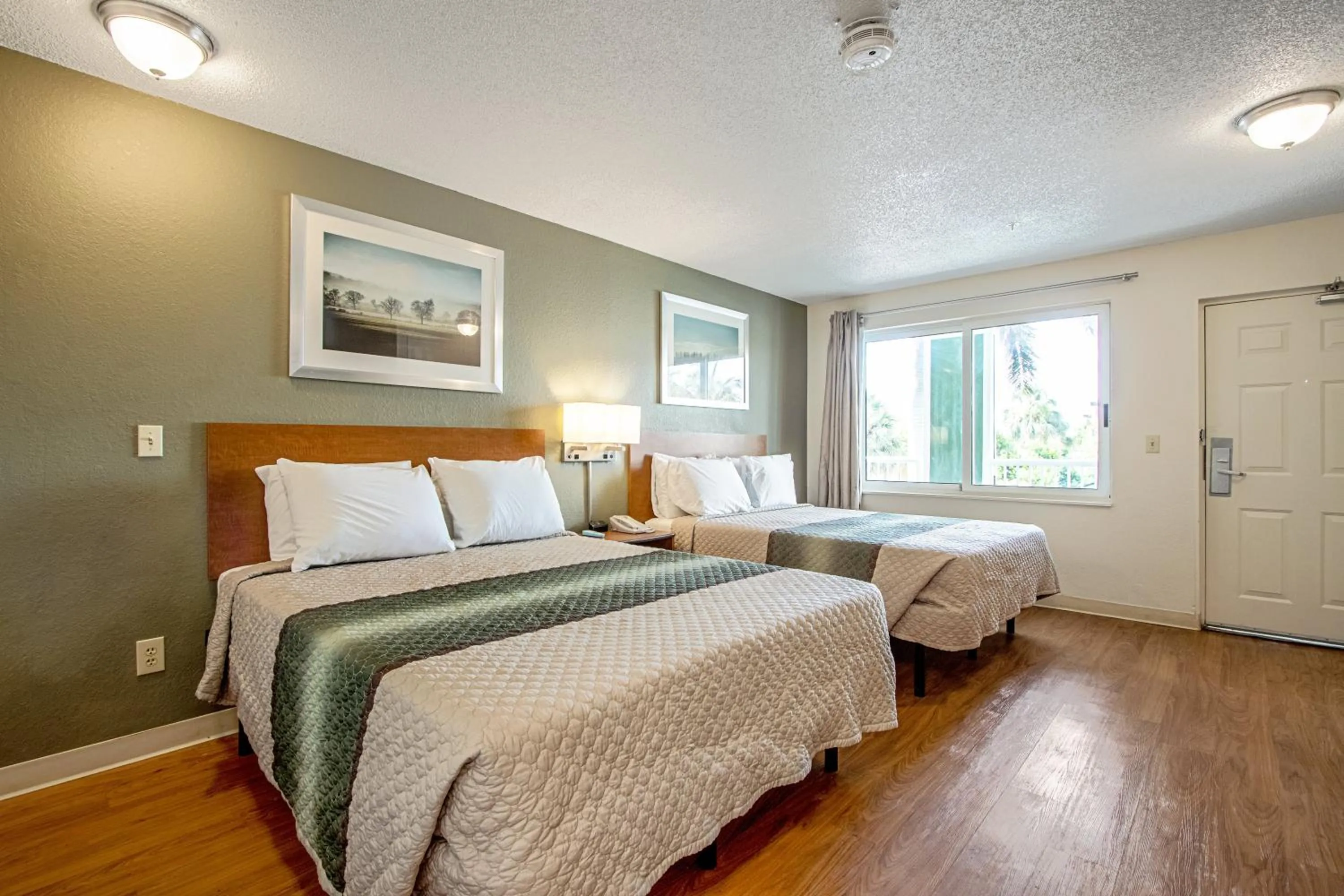 Photo of the whole room, Bed in HomeTowne Studios by Red Roof Denver - Lakewood West