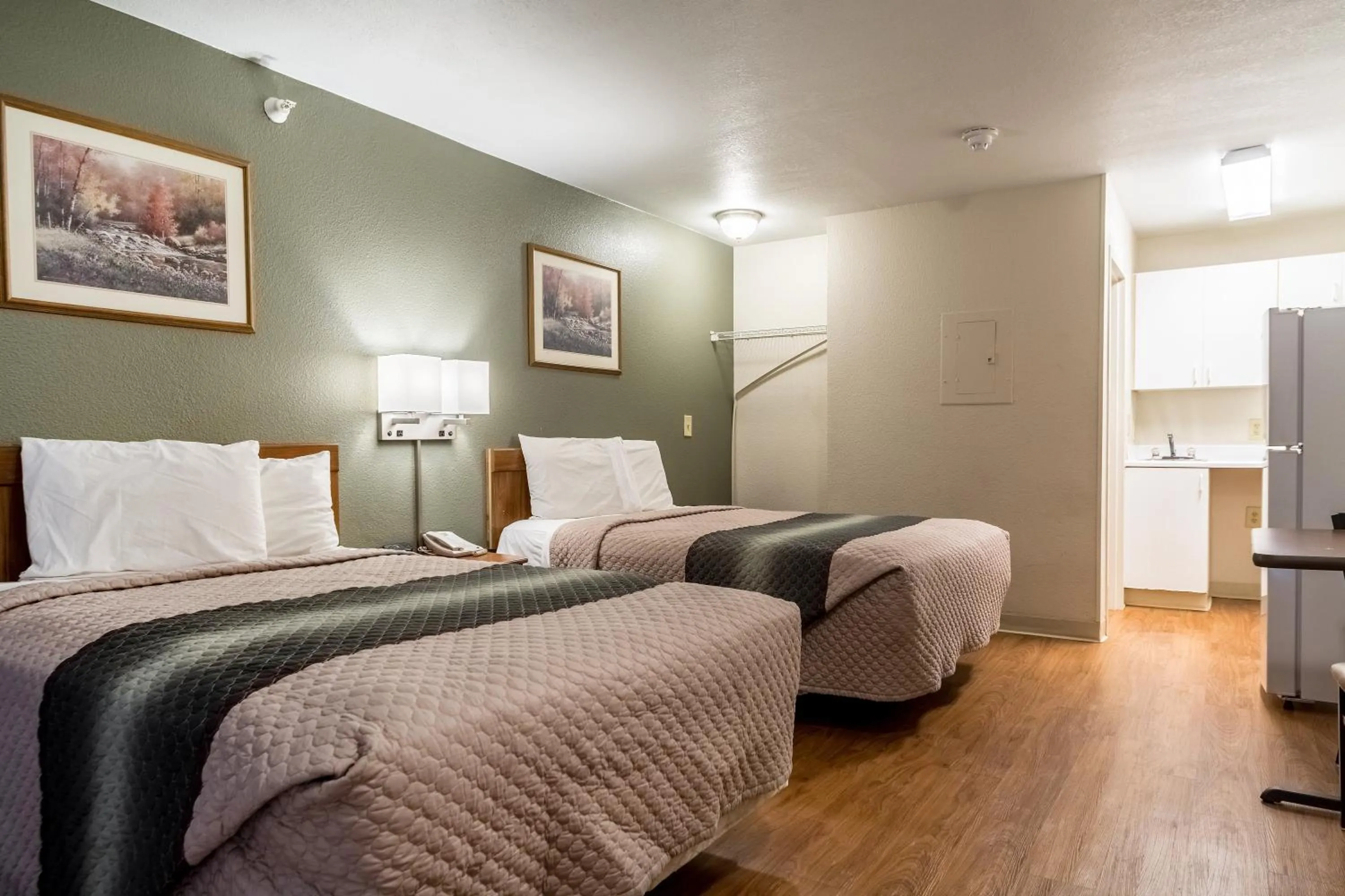 Photo of the whole room, Bed in HomeTowne Studios by Red Roof Denver - Lakewood West