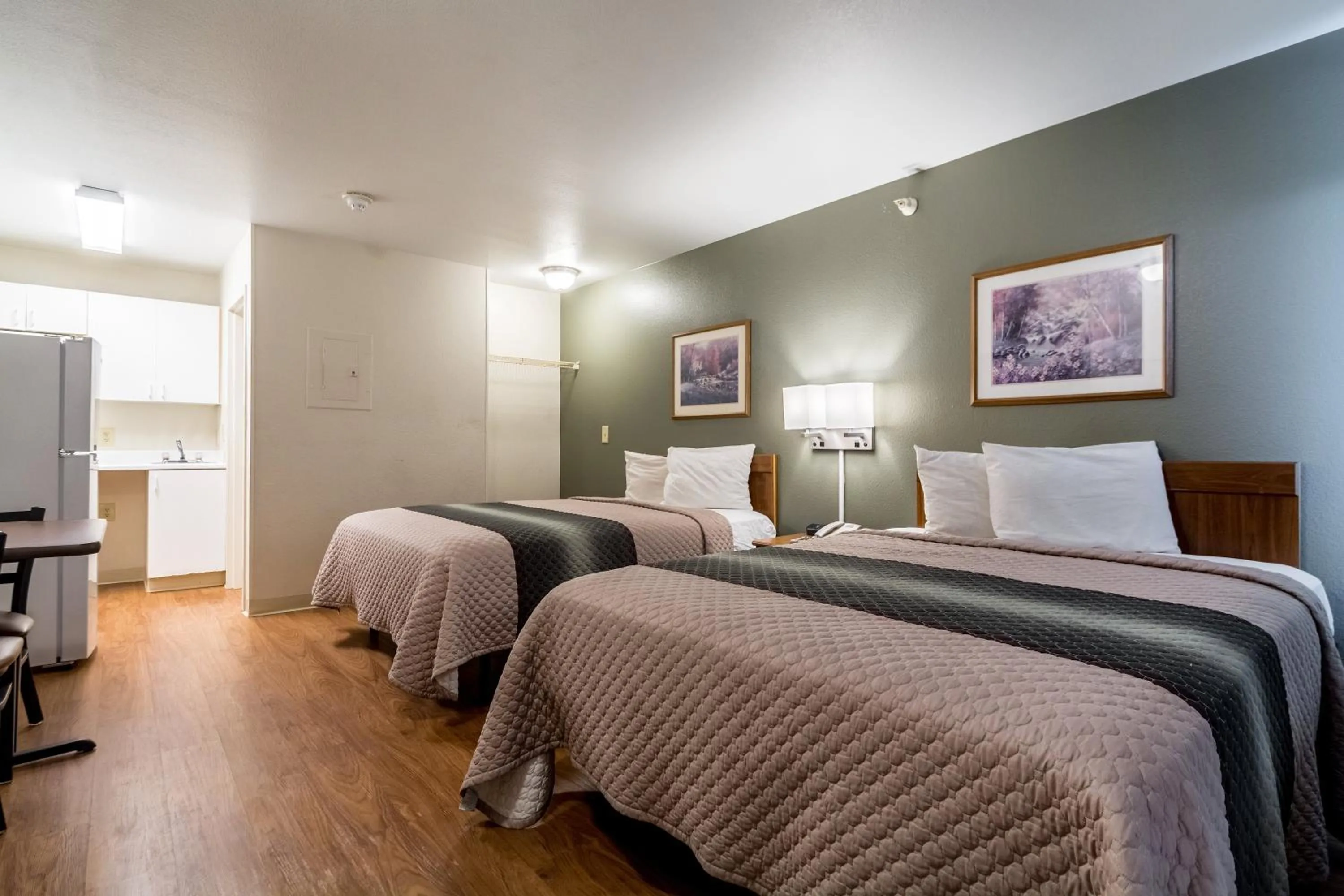 Photo of the whole room, Bed in HomeTowne Studios by Red Roof Denver - Lakewood West