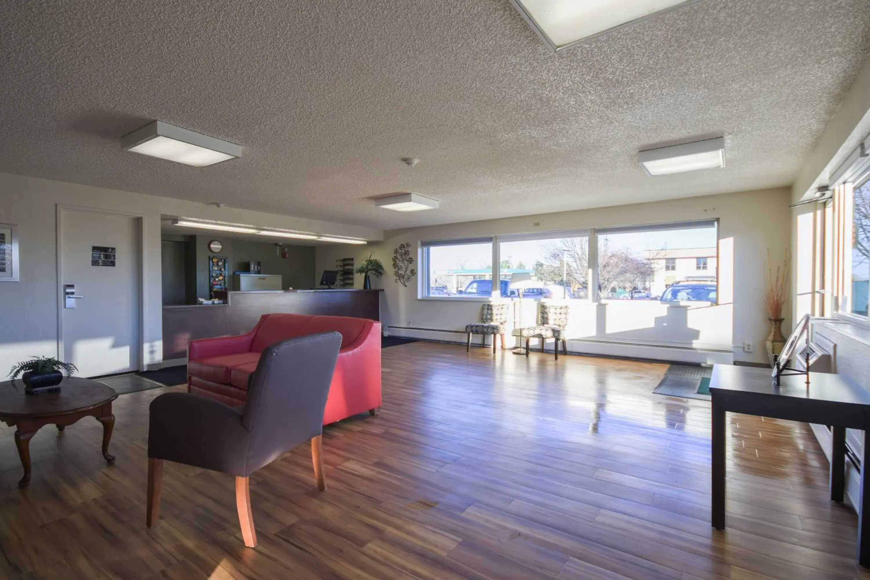 Lobby or reception in HomeTowne Studios by Red Roof Denver - Lakewood West Lobby or reception in HomeTowne Studios by Red Roof Denver - Lakewood West