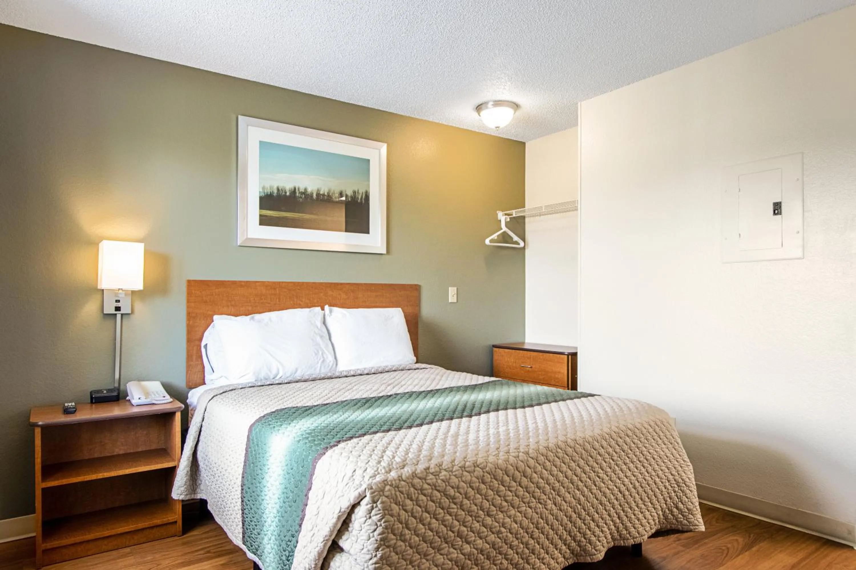 Photo of the whole room, Bed in HomeTowne Studios by Red Roof Denver - Lakewood West