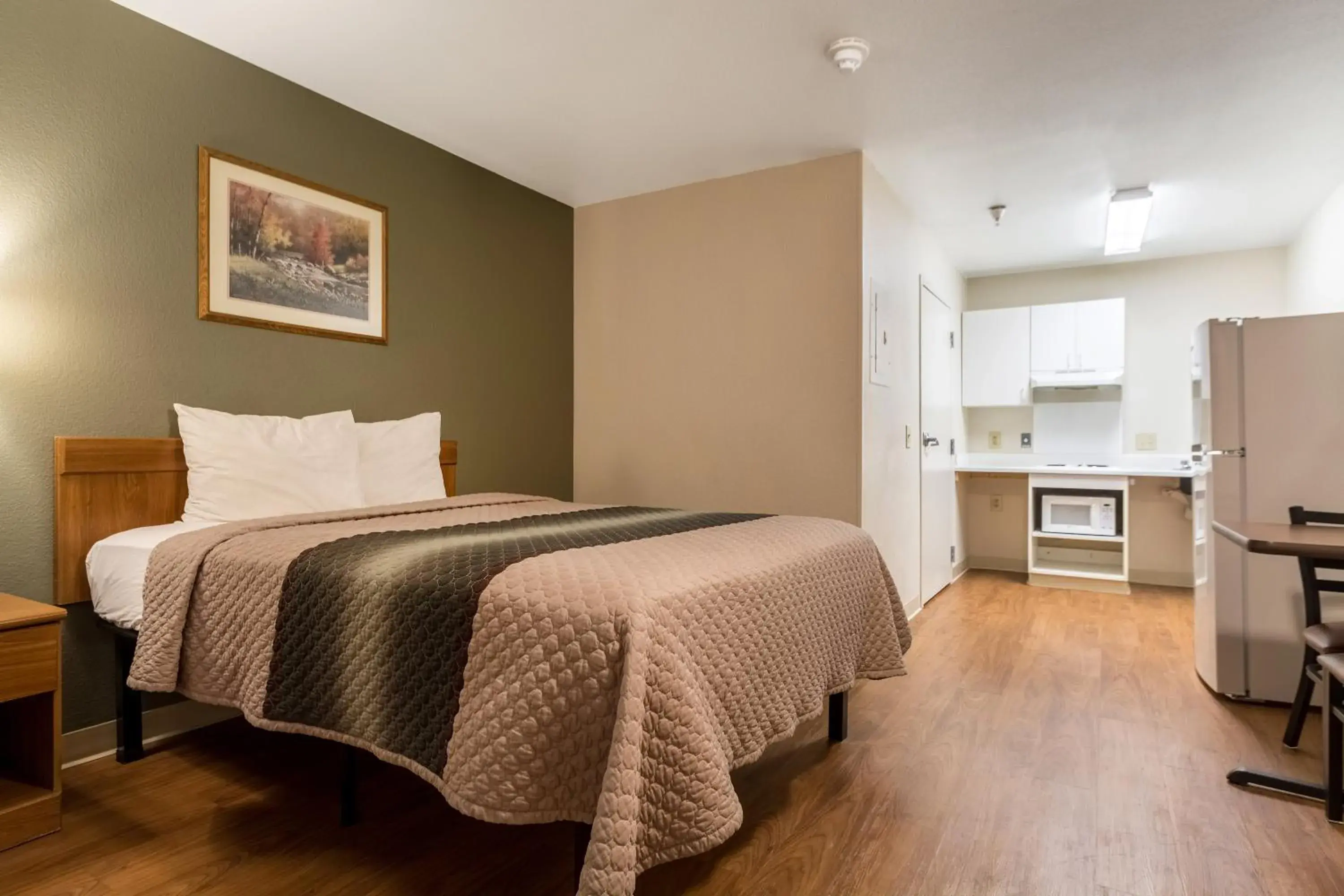 Suite One Full Room Disability Access Roll-In Shower Non Smoking in HomeTowne Studios by Red Roof Denver - Lakewood West Suite One Full Room Disability Access Roll-In Shower Non Smoking in HomeTowne Studios by Red Roof Denver - Lakewood West