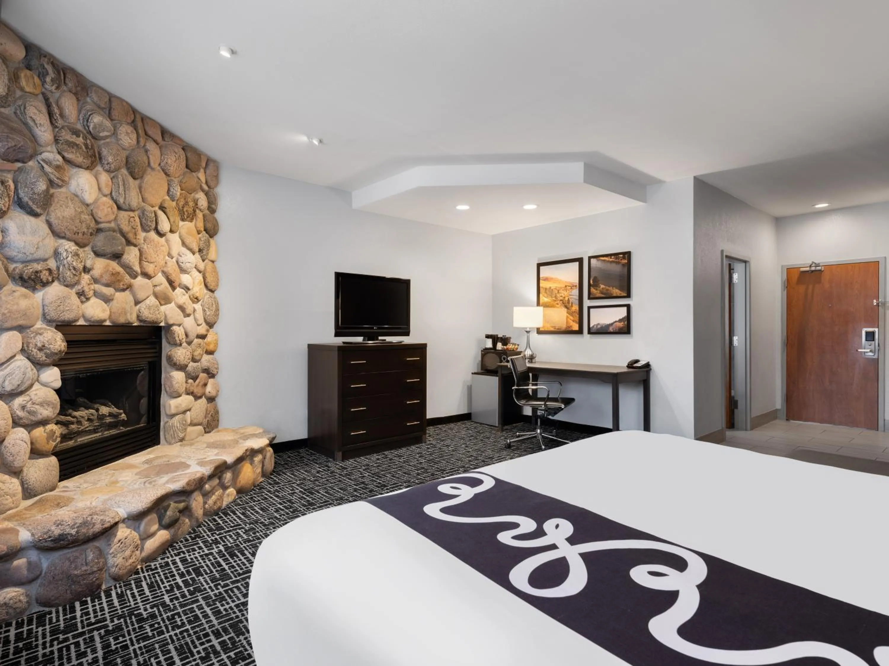 Photo of the whole room, Bed in La Quinta by Wyndham Pocatello