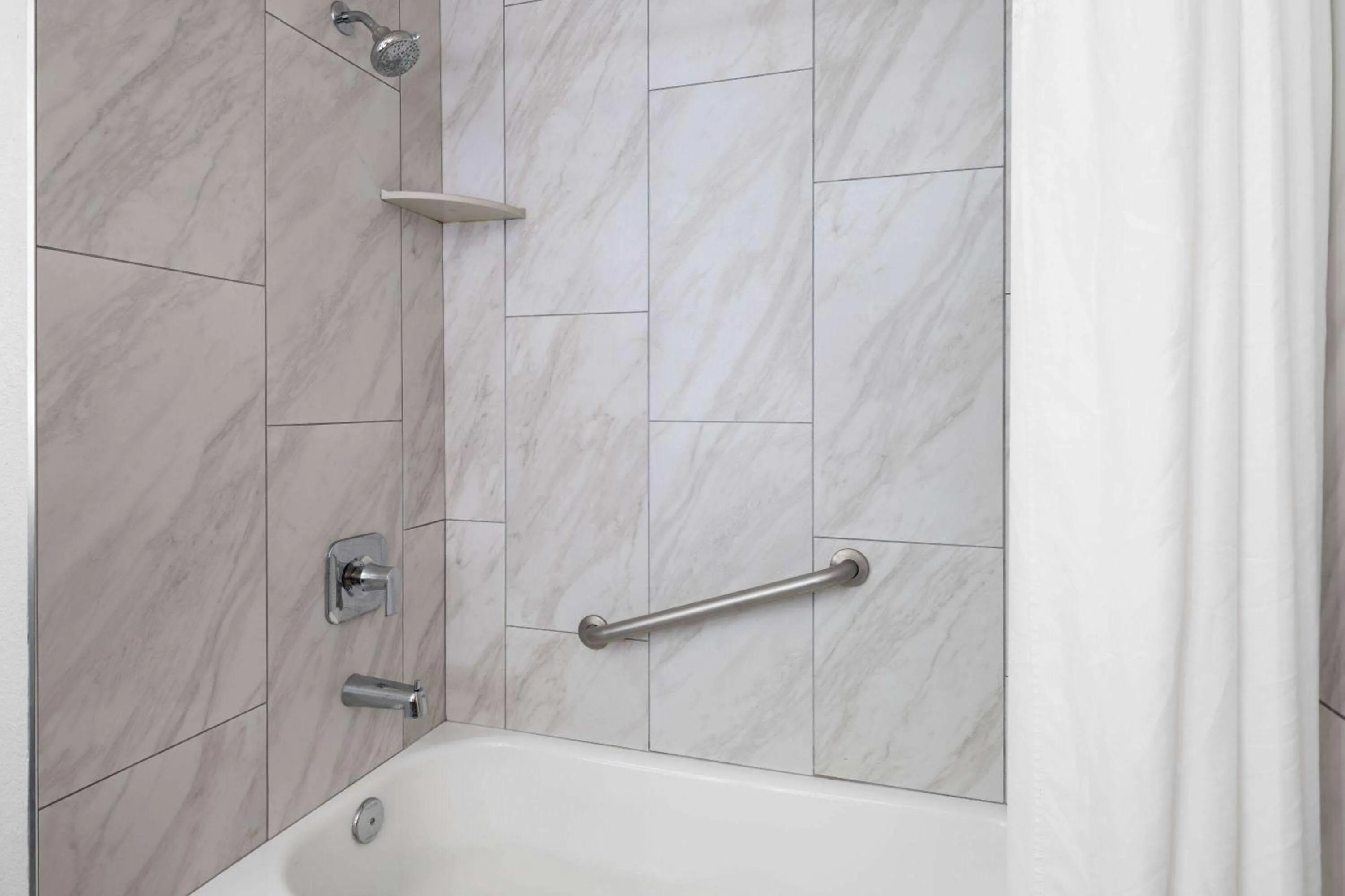 Bathroom in La Quinta by Wyndham Pocatello