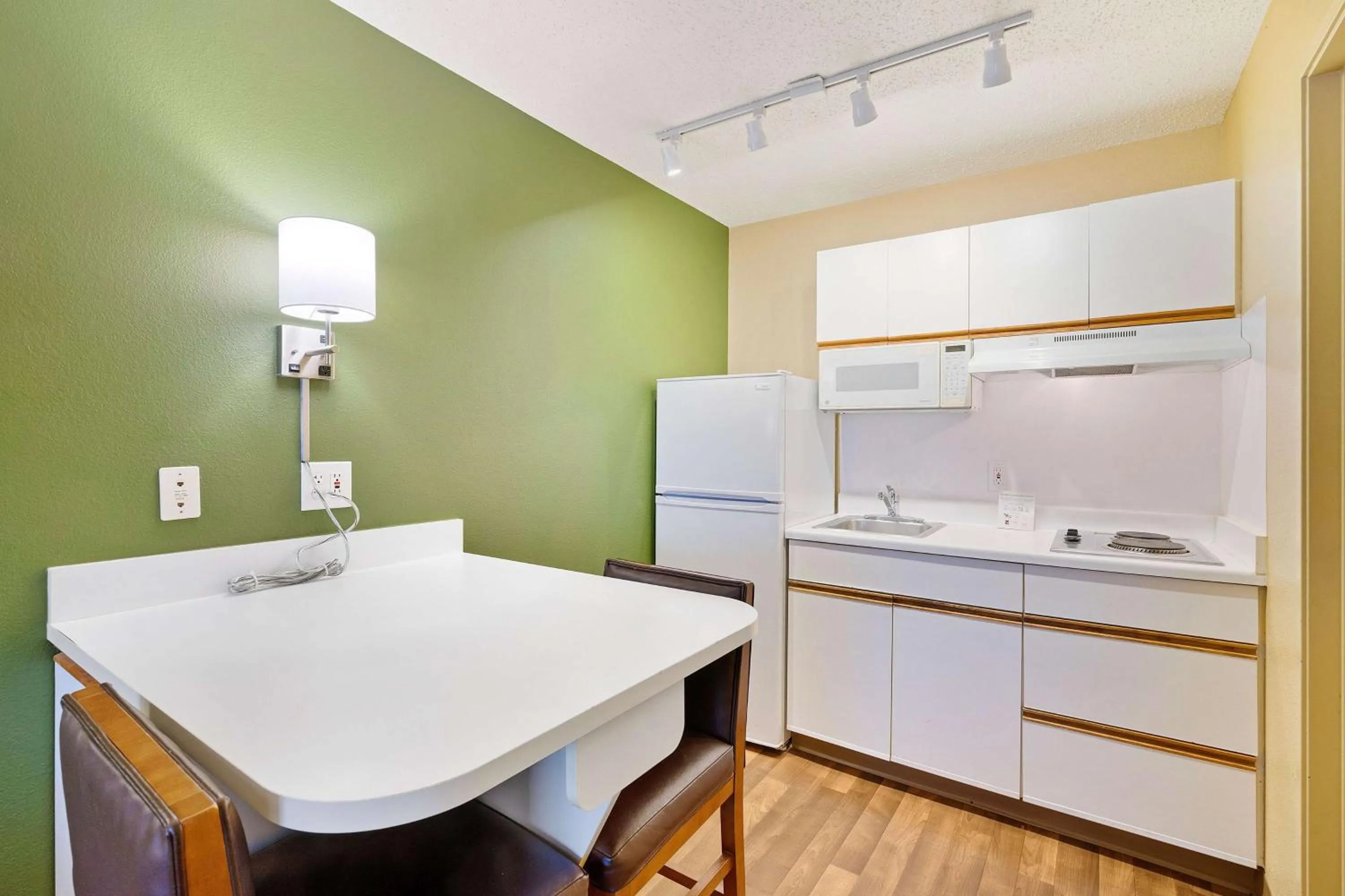 Kitchen or kitchenette in Extended Stay America Suites - Washington, DC - Reston