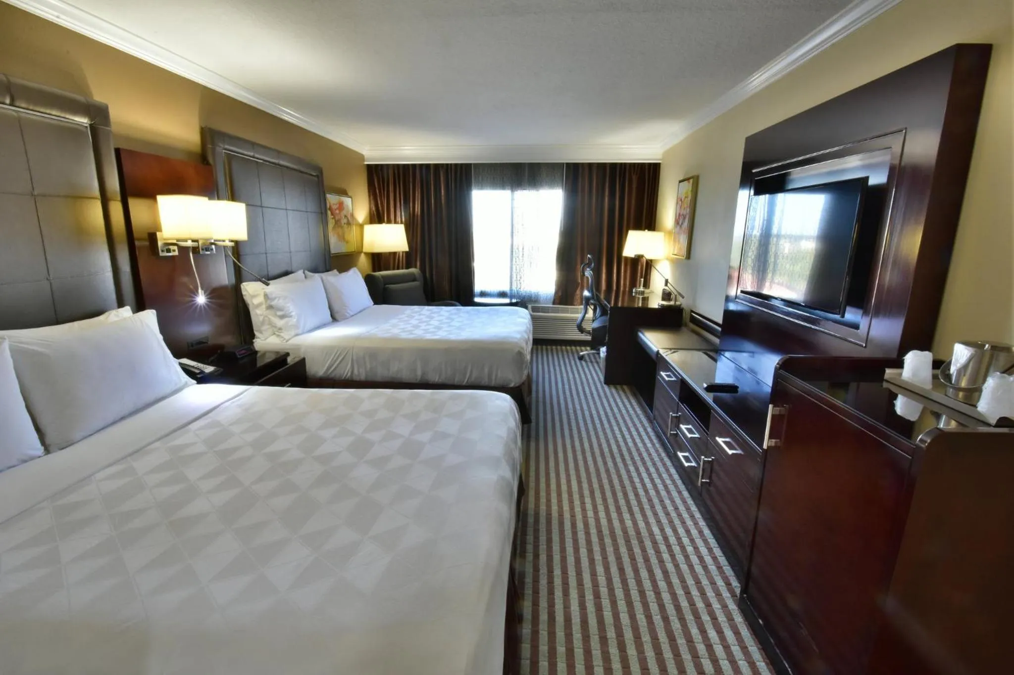 Photo of the whole room, Bed in Holiday Inn Orlando East-UCF Area by IHG