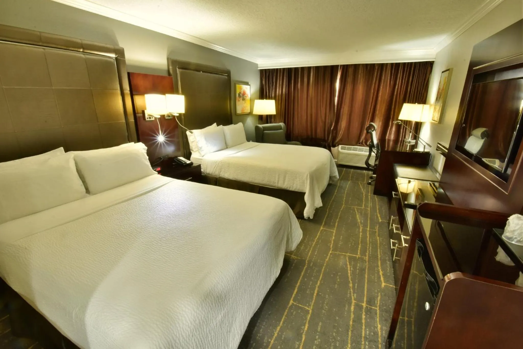 Photo of the whole room, Bed in Holiday Inn Orlando East-UCF Area by IHG
