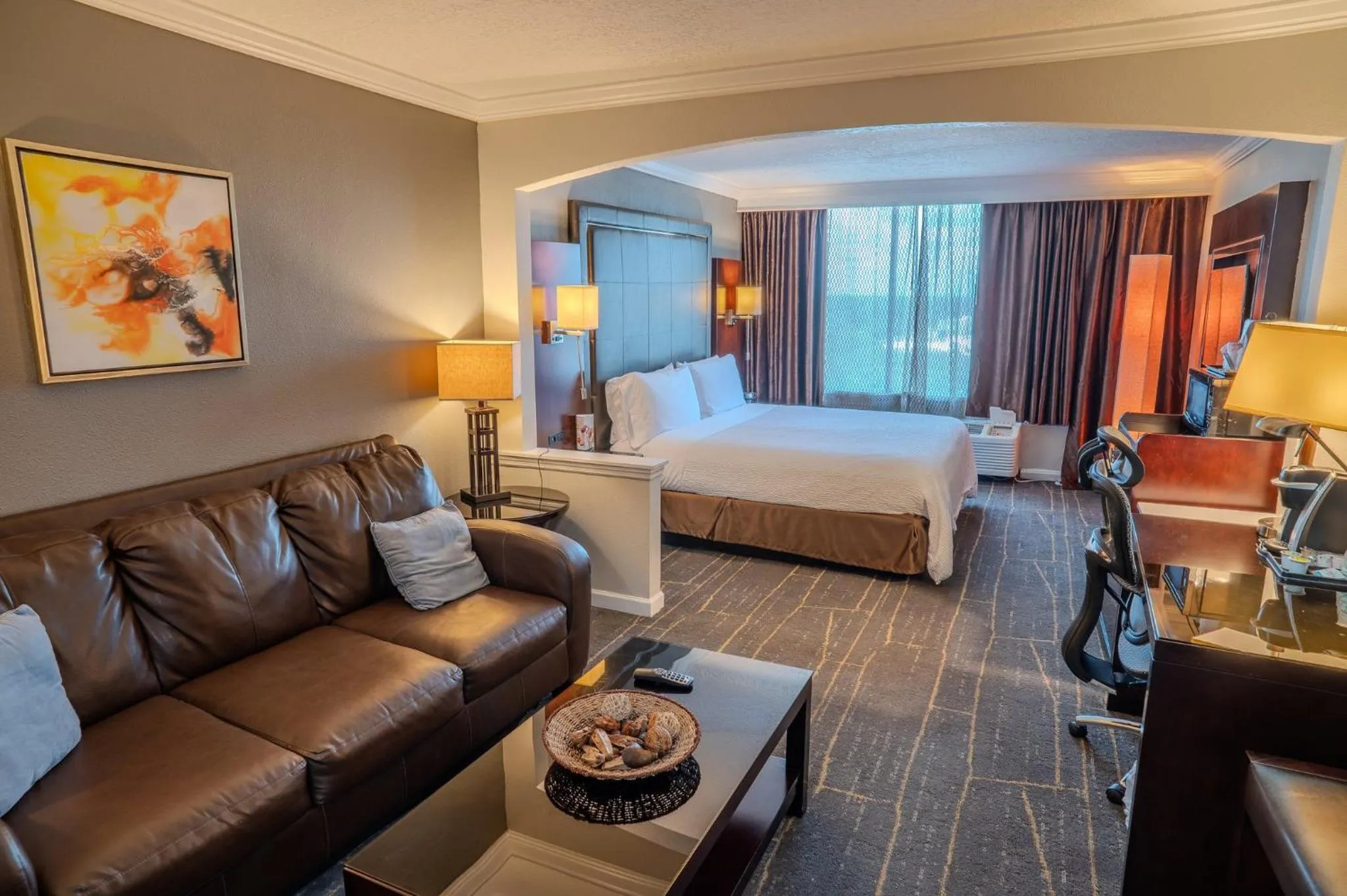 Photo of the whole room, Bed in Holiday Inn Orlando East-UCF Area by IHG