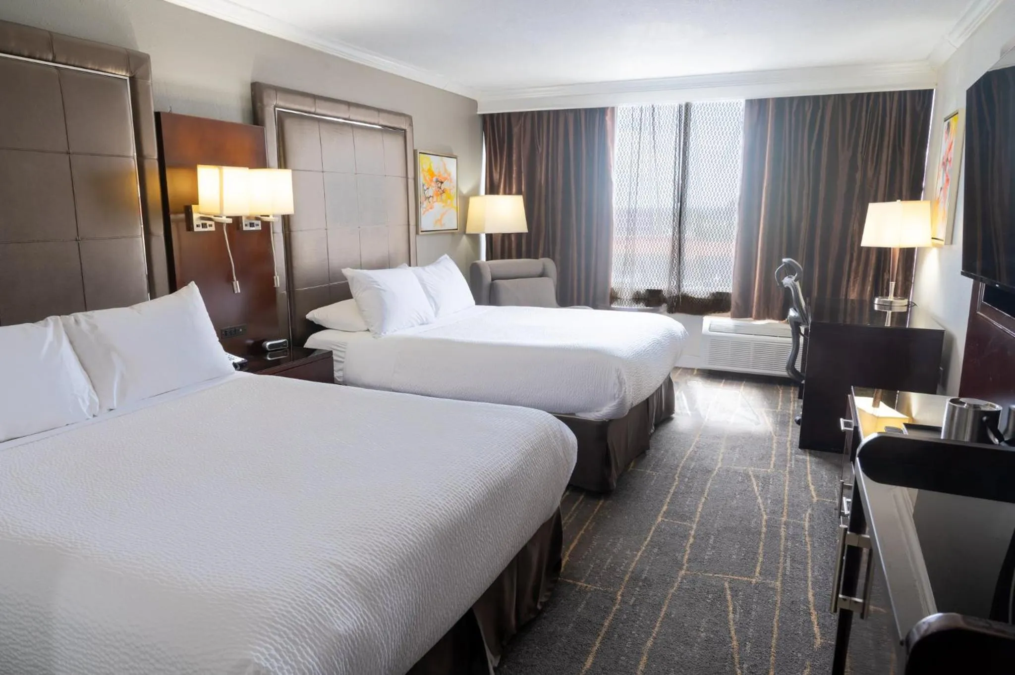 Photo of the whole room, Bed in Holiday Inn Orlando East-UCF Area by IHG