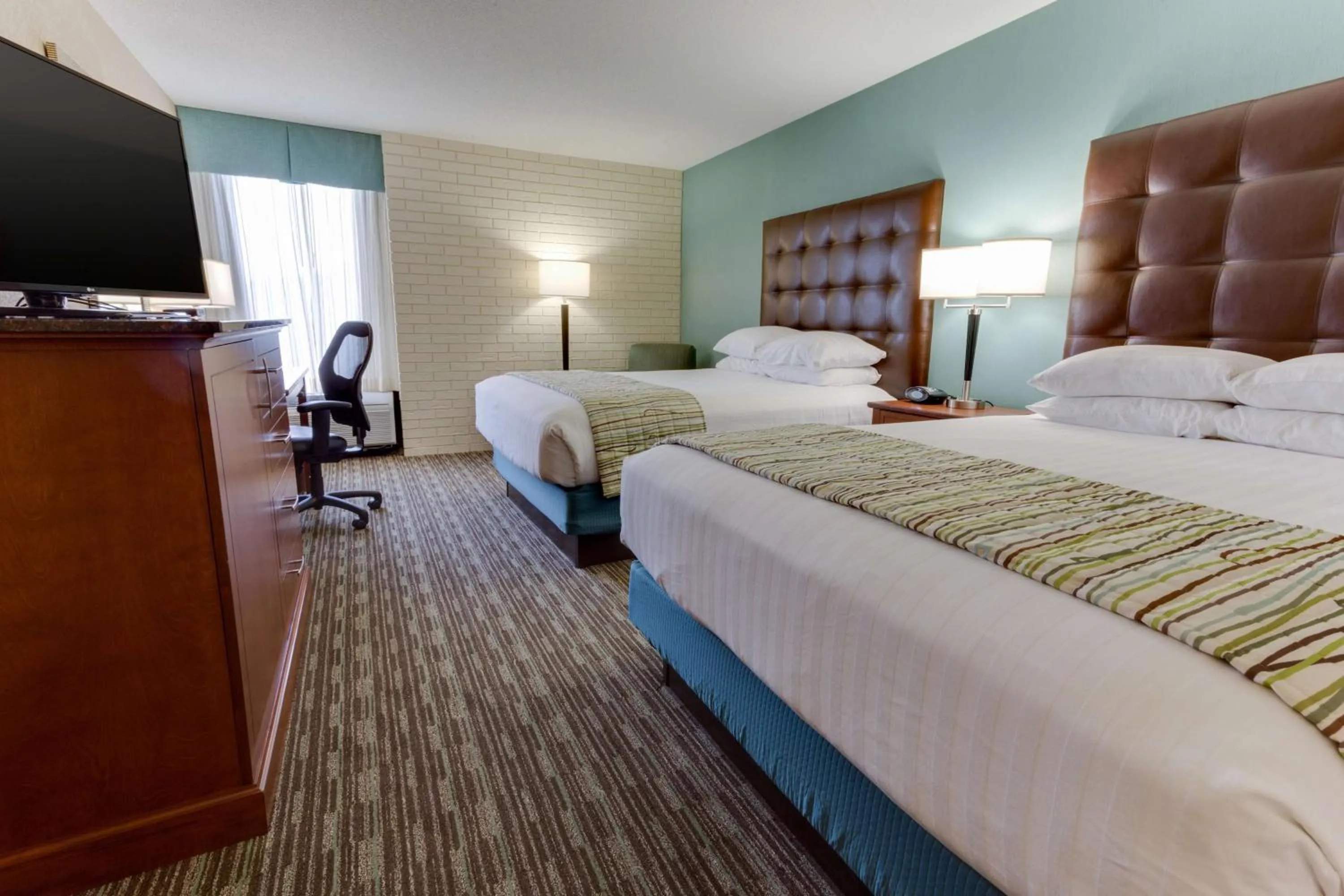 Photo of the whole room, Bed in Drury Inn & Suites Birmingham Grandview