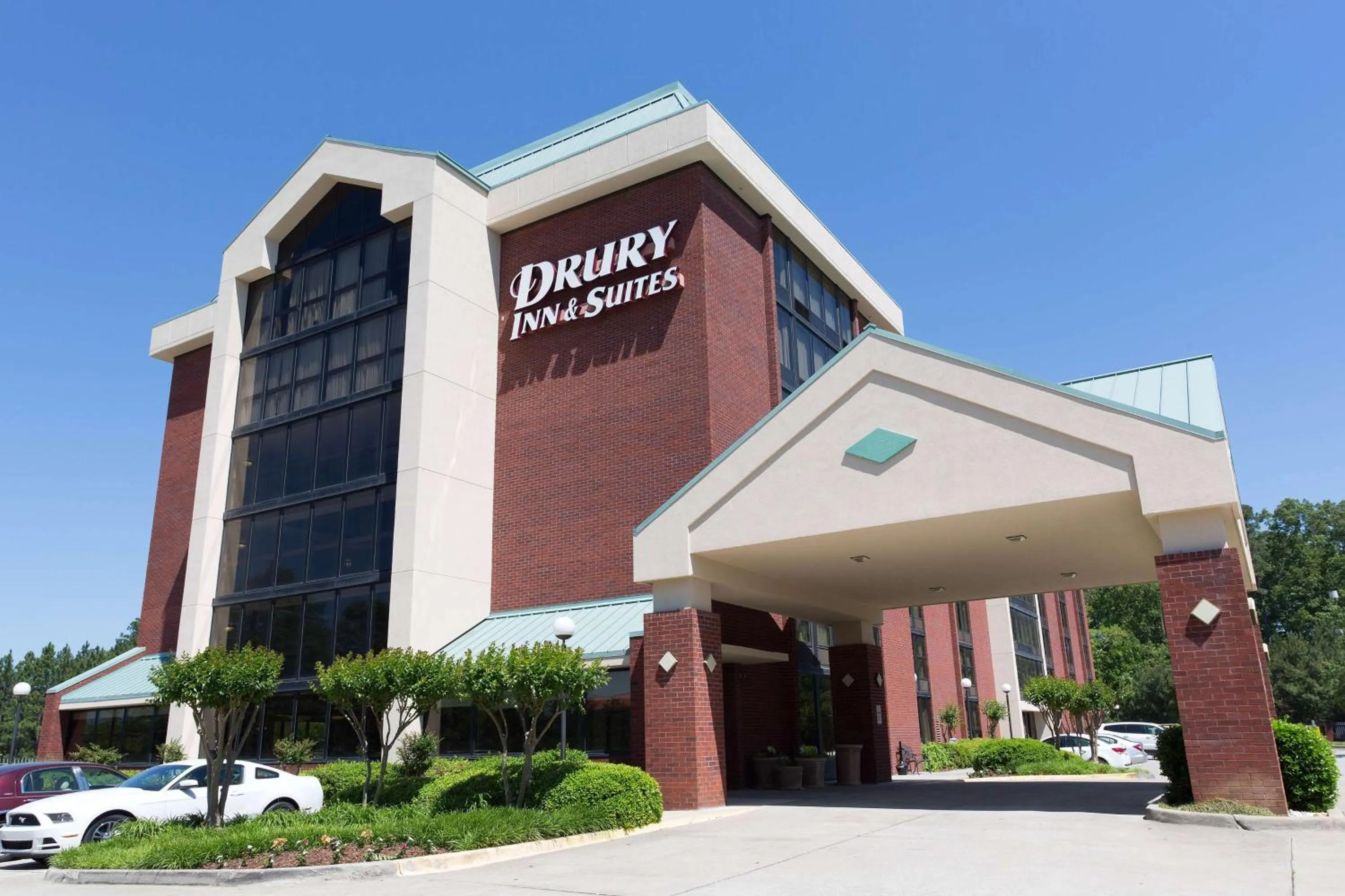 Property building in Drury Inn & Suites Birmingham Grandview