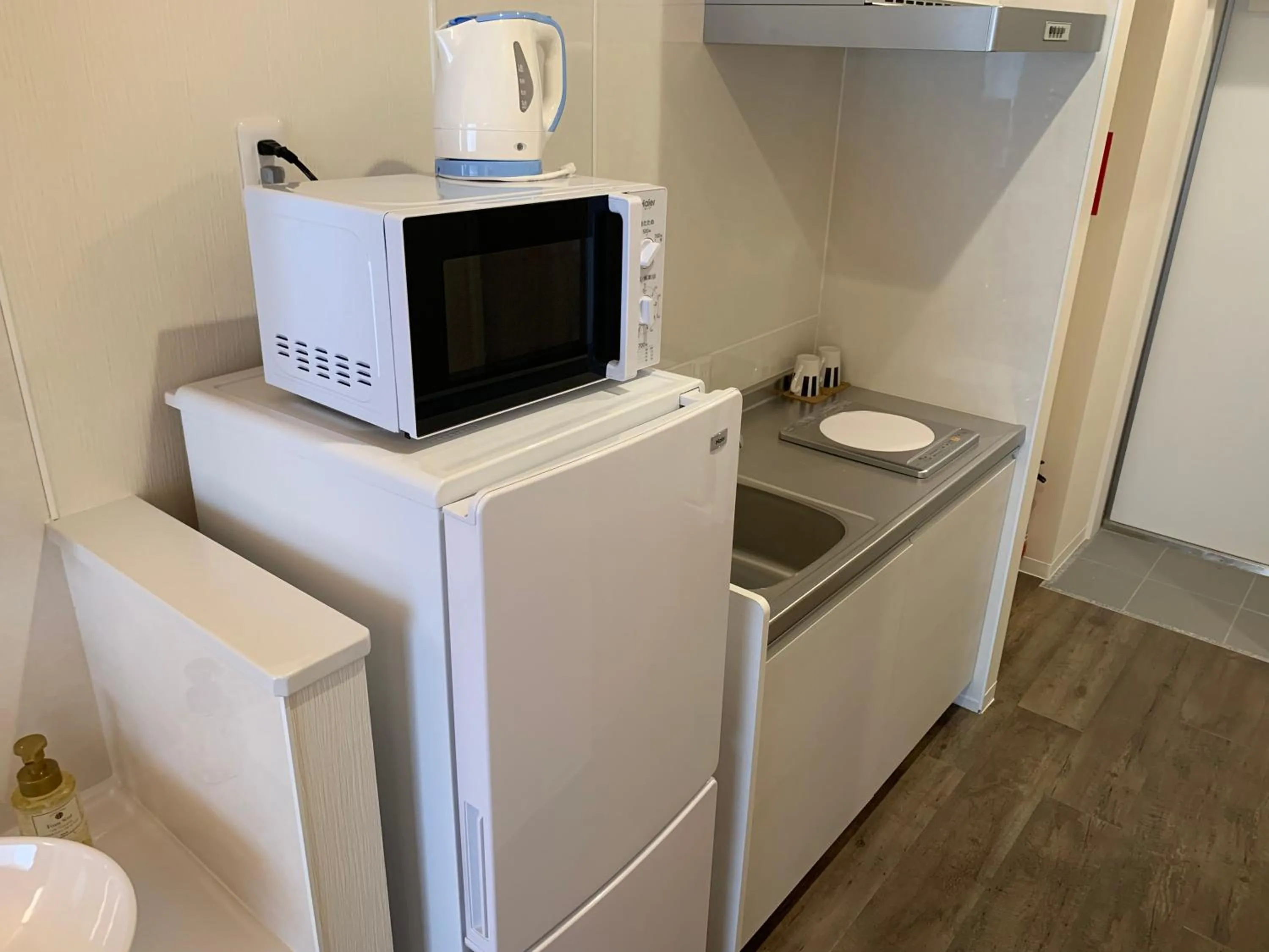 Kitchen or kitchenette, Kitchen/Kitchenette in Mr.KINJO Beach Side Kafu-shi