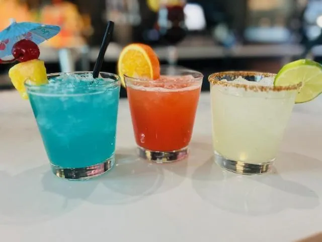 Lounge or bar in Delta Hotels by Marriott Midwest City at the Reed Conference Center