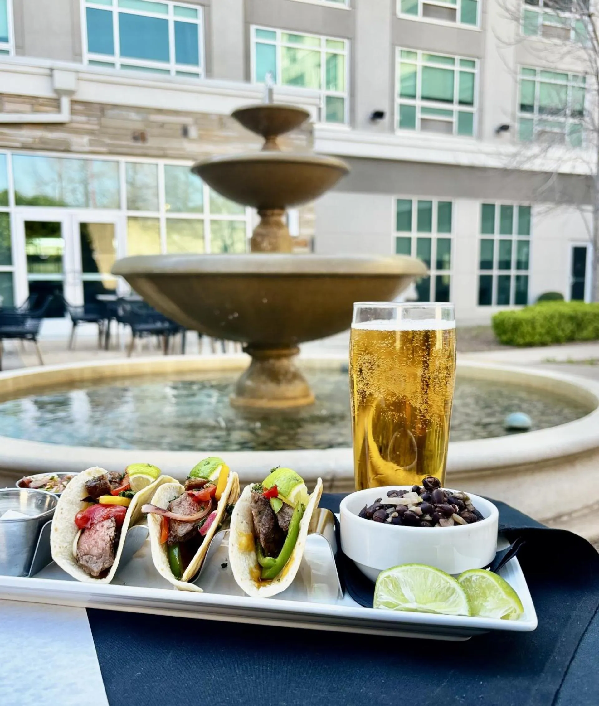 Lounge or bar in Delta Hotels by Marriott Midwest City at the Reed Conference Center