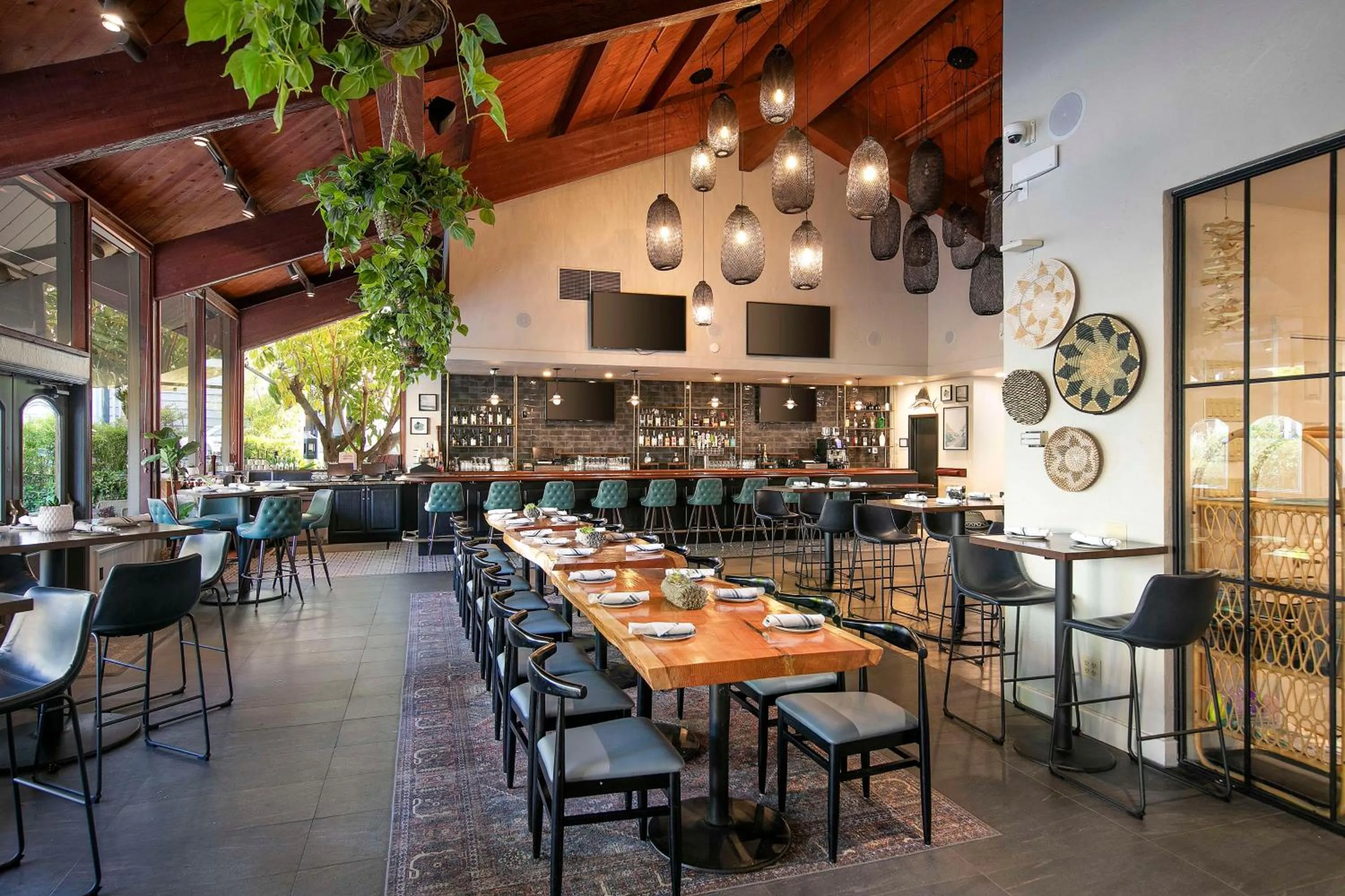 Lounge or bar in Seacliff Inn Aptos, Tapestry Collection by Hilton