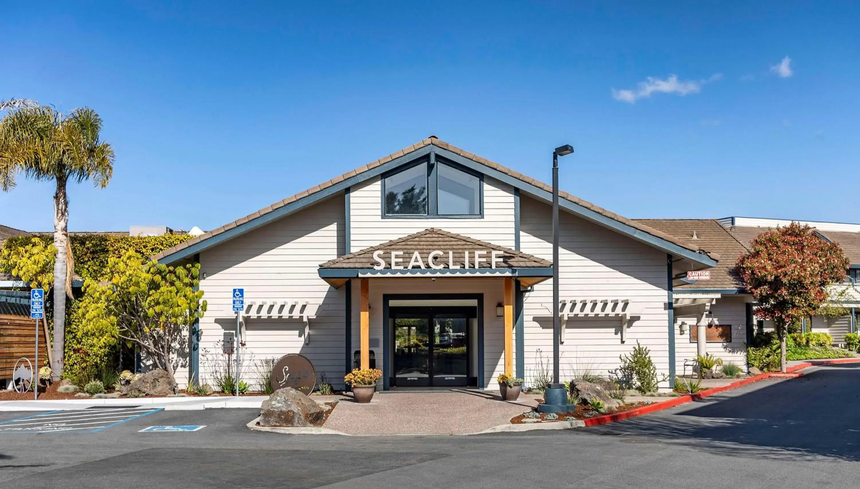 Property building in Seacliff Inn Aptos, Tapestry Collection by Hilton Property building in Seacliff Inn Aptos, Tapestry Collection by Hilton