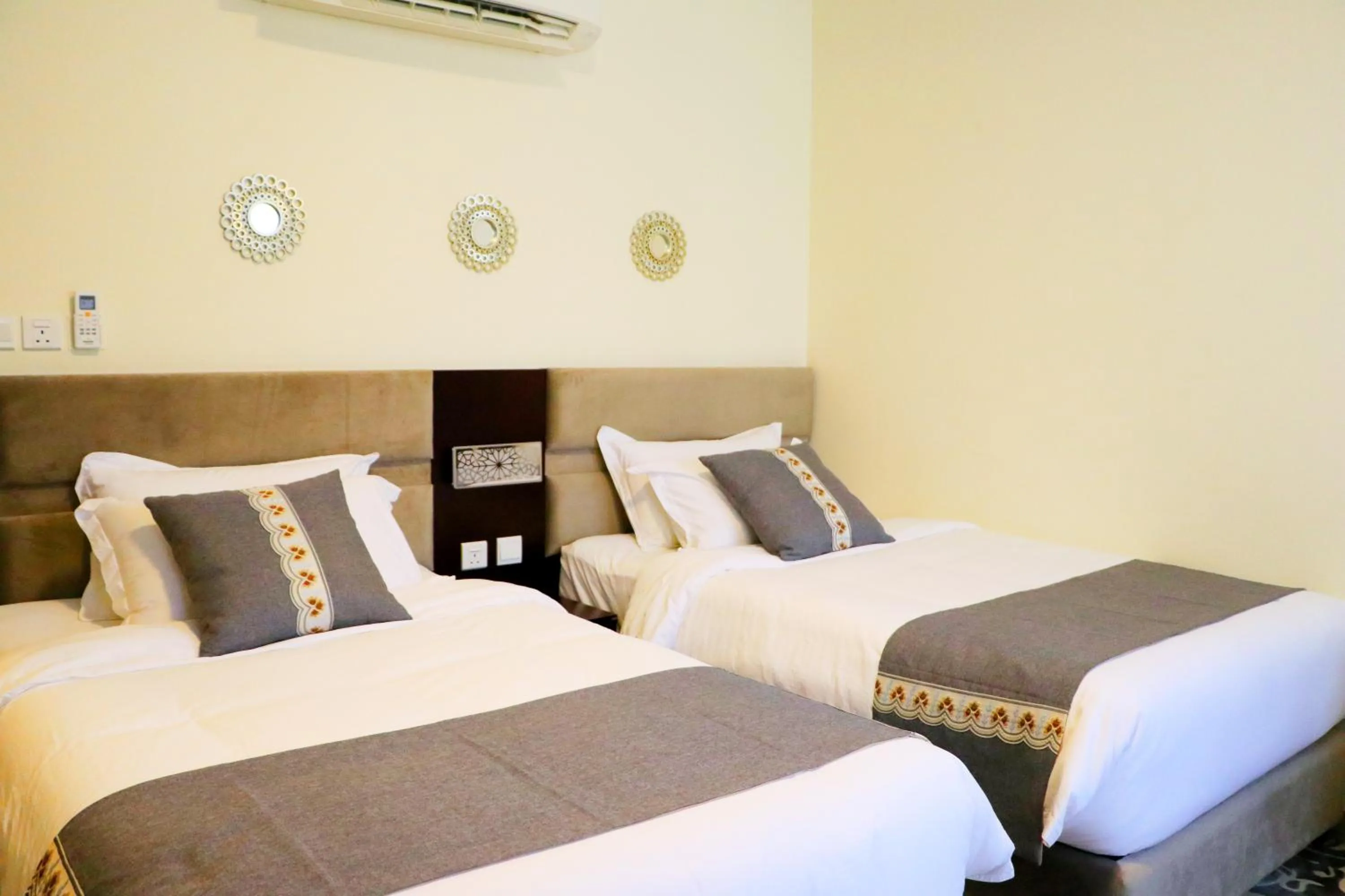 Bedroom, Bed in Salalah Royal Hotel Suites