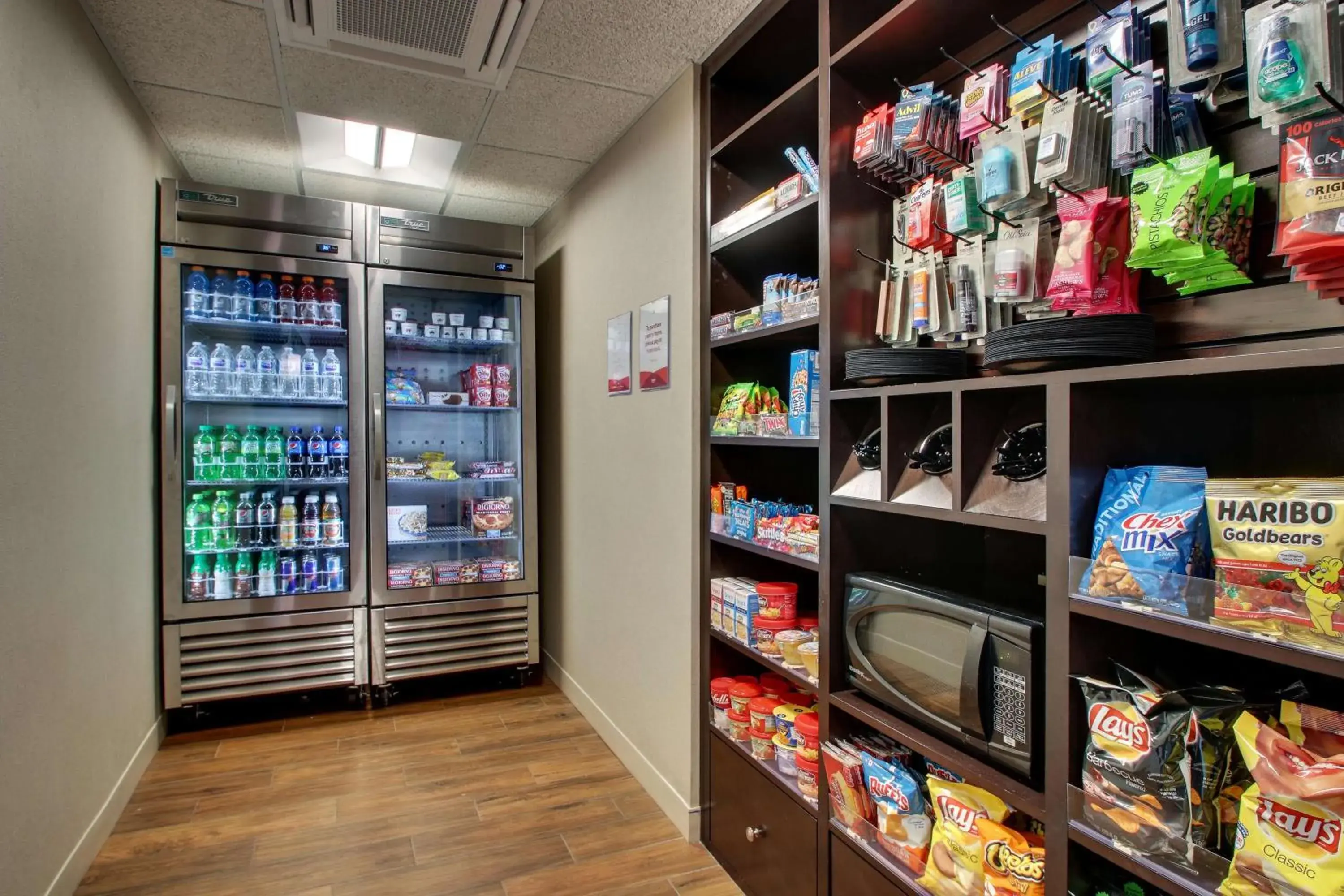 Property building in Drury Inn & Suites Evansville East Property building in Drury Inn & Suites Evansville East