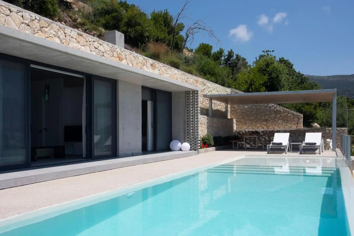 Property building in Villa Fyki