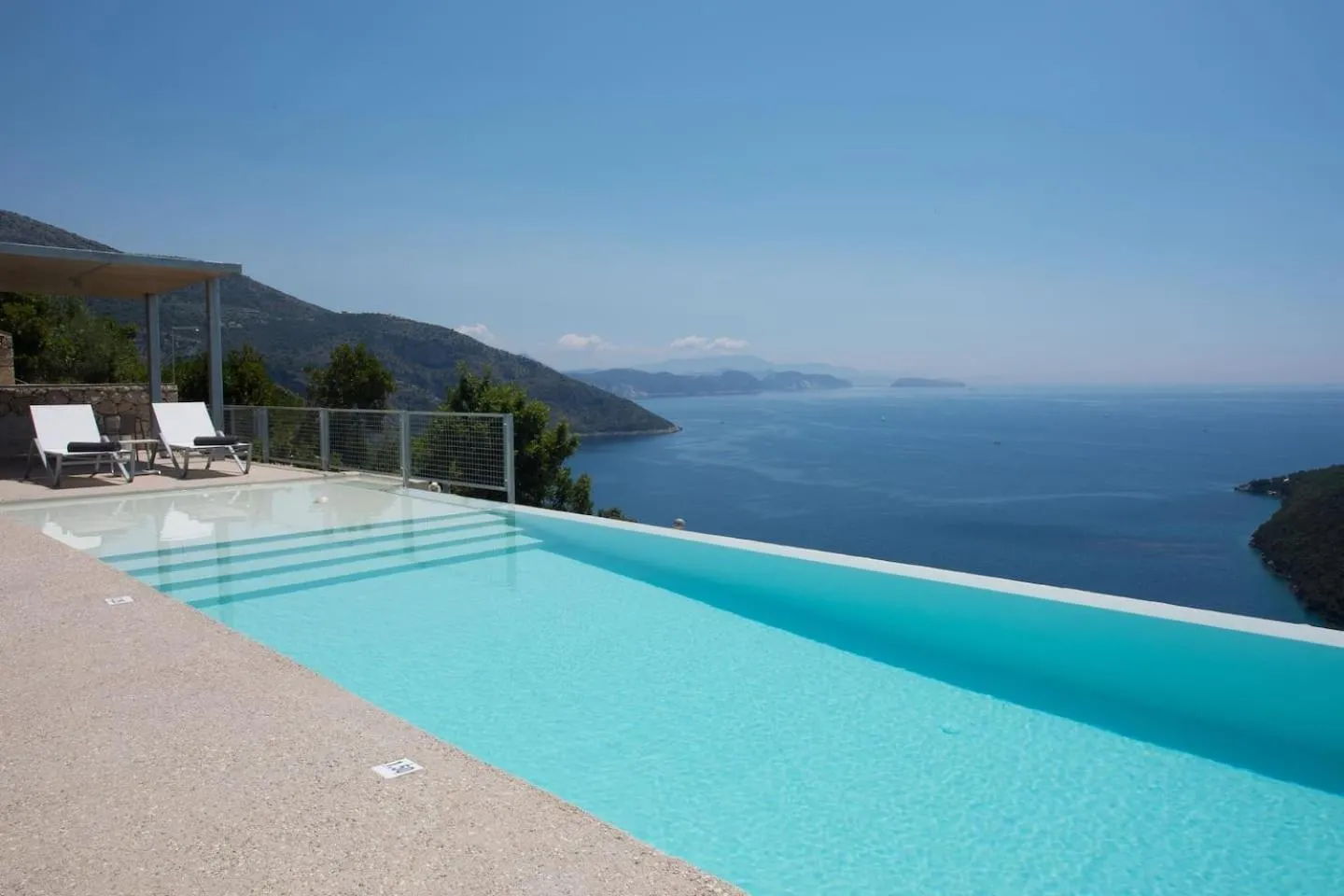 Swimming pool in Villa Fyki