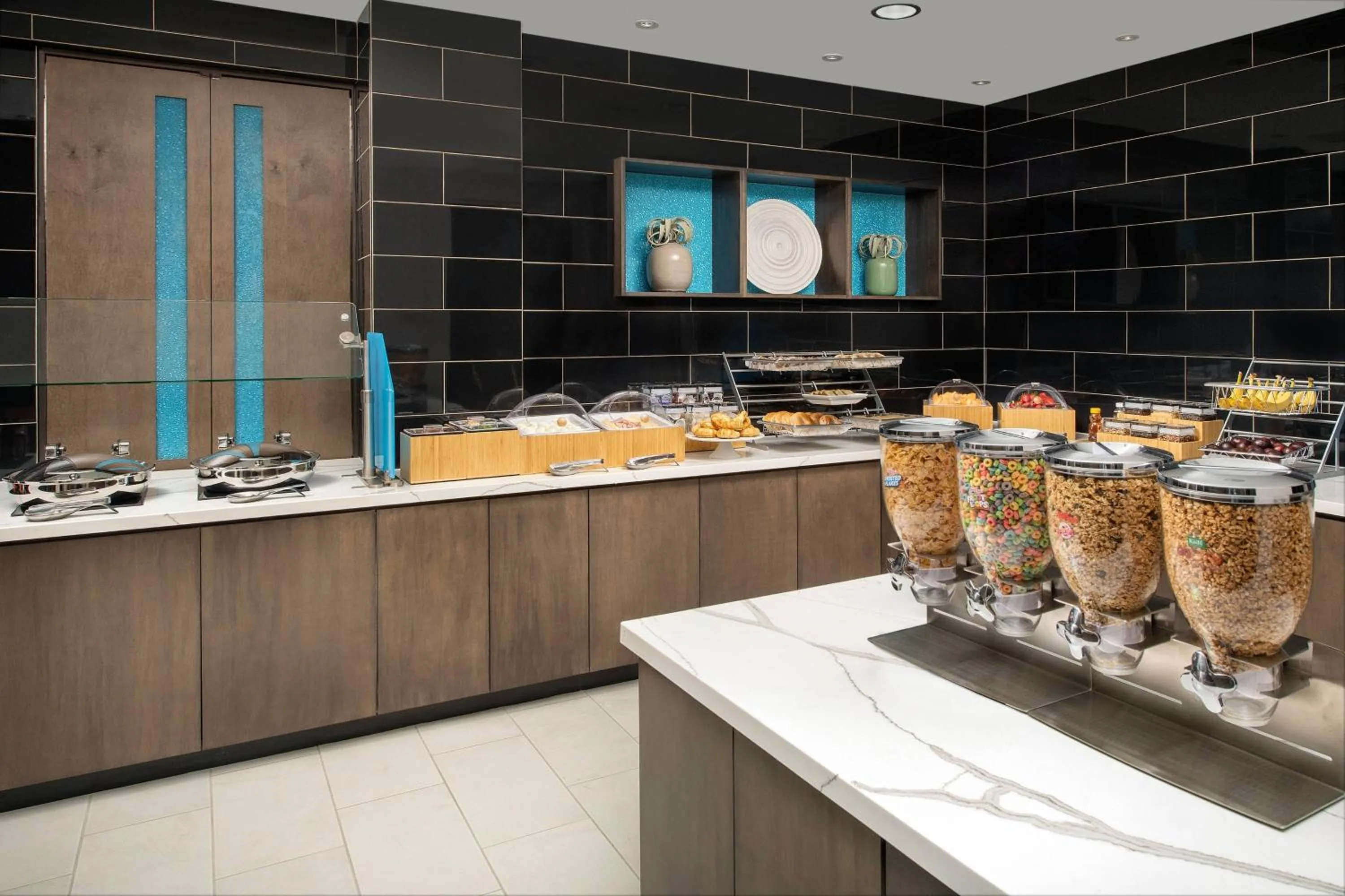 Breakfast in SpringHill Suites by Marriott Atlanta Perimeter Center