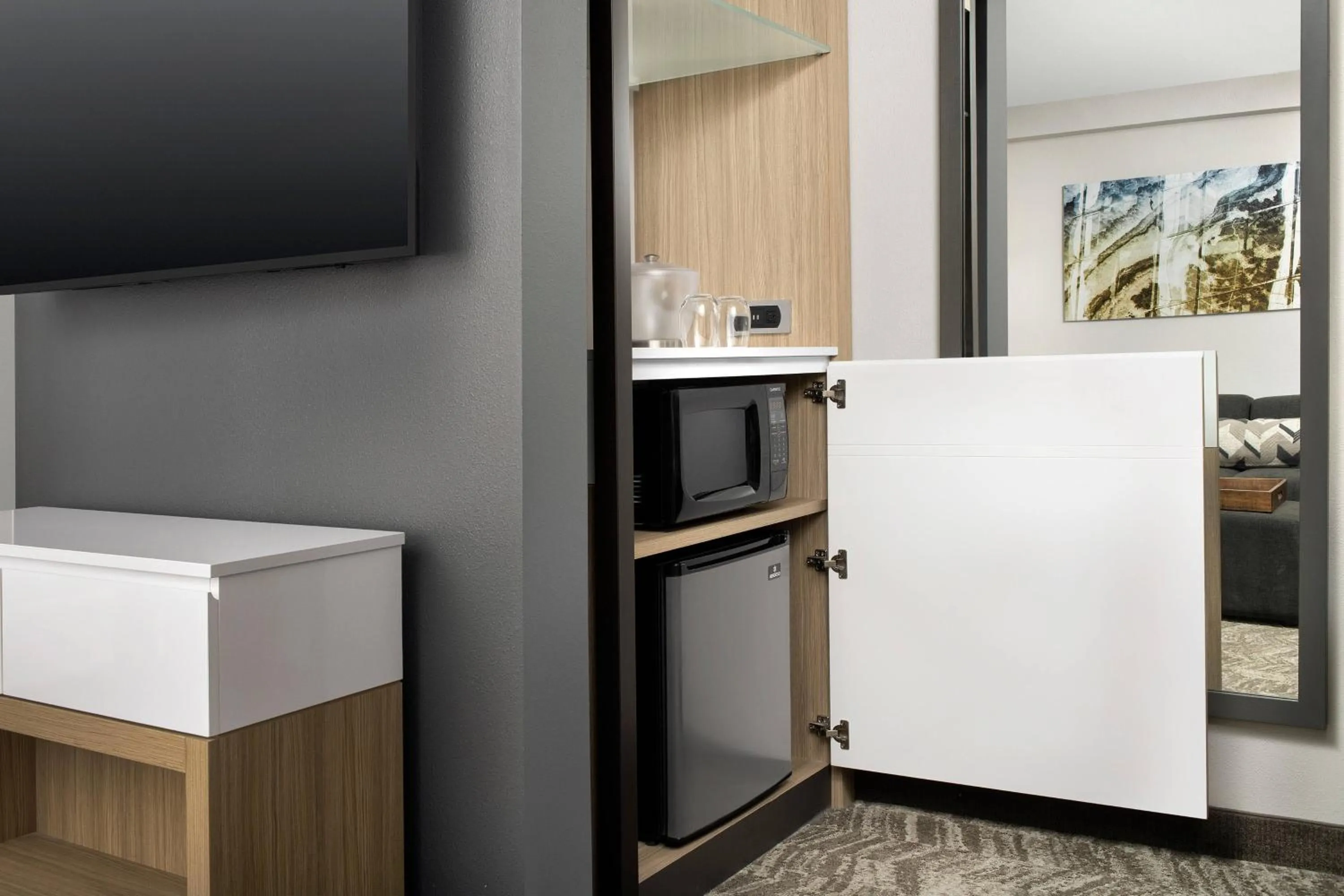 Photo of the whole room in SpringHill Suites by Marriott Atlanta Perimeter Center