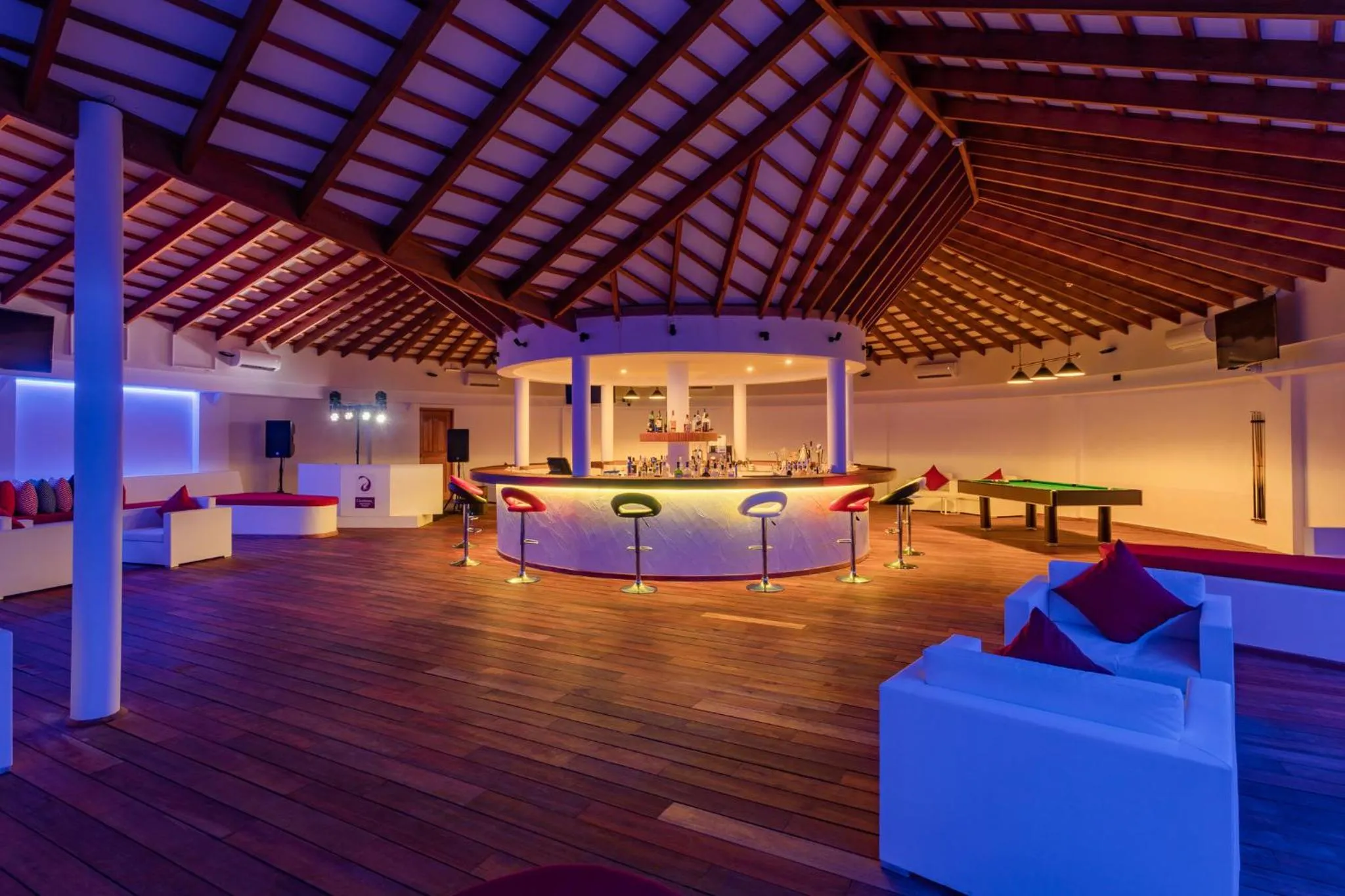 Lounge or bar in Cinnamon Velifushi Maldives - Free One-Way Speedboat and 02 Kids Under 12 Stay & Dine Free