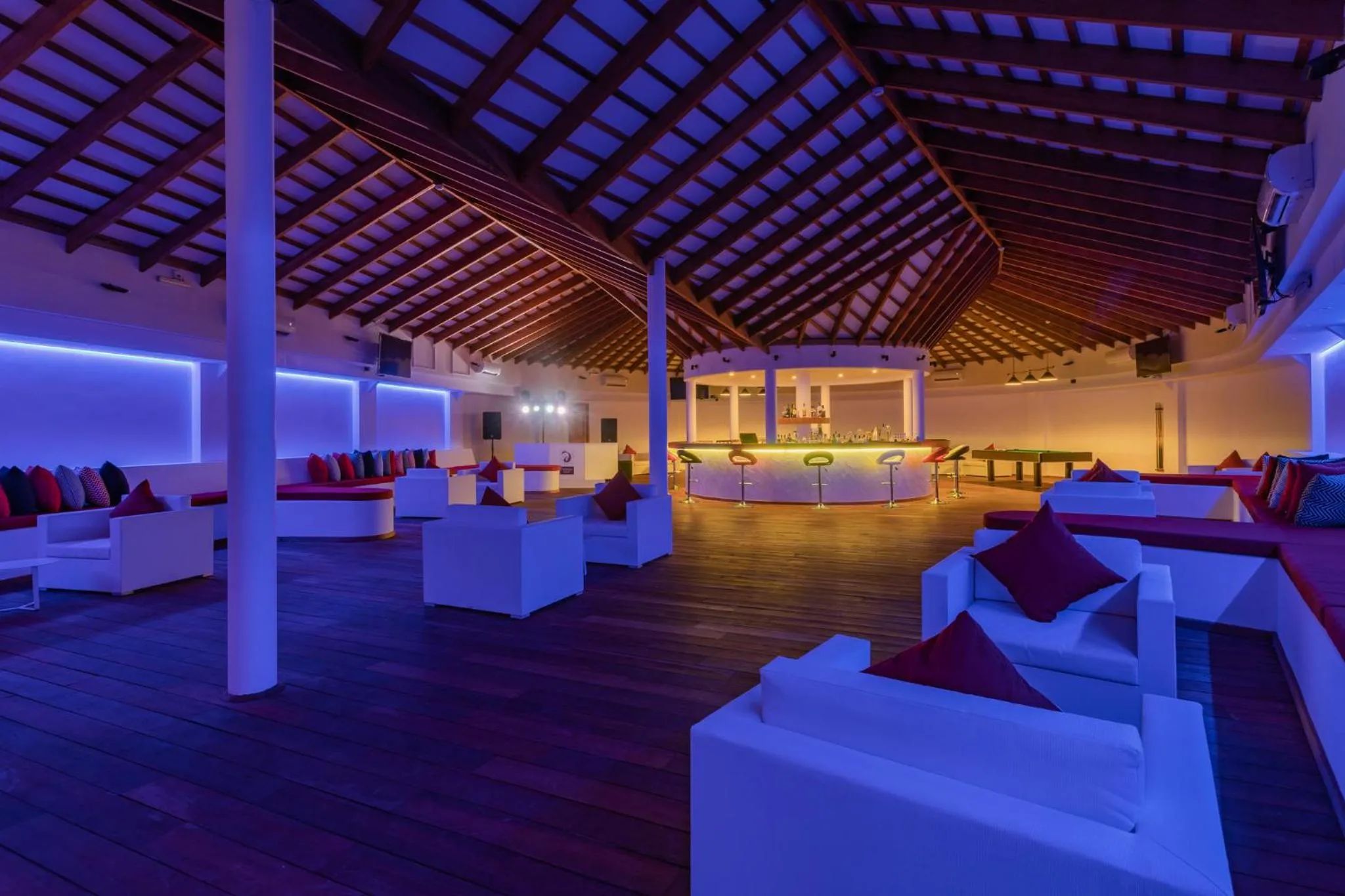 Lounge or bar in Cinnamon Velifushi Maldives - Free One-Way Speedboat and 02 Kids Under 12 Stay & Dine Free