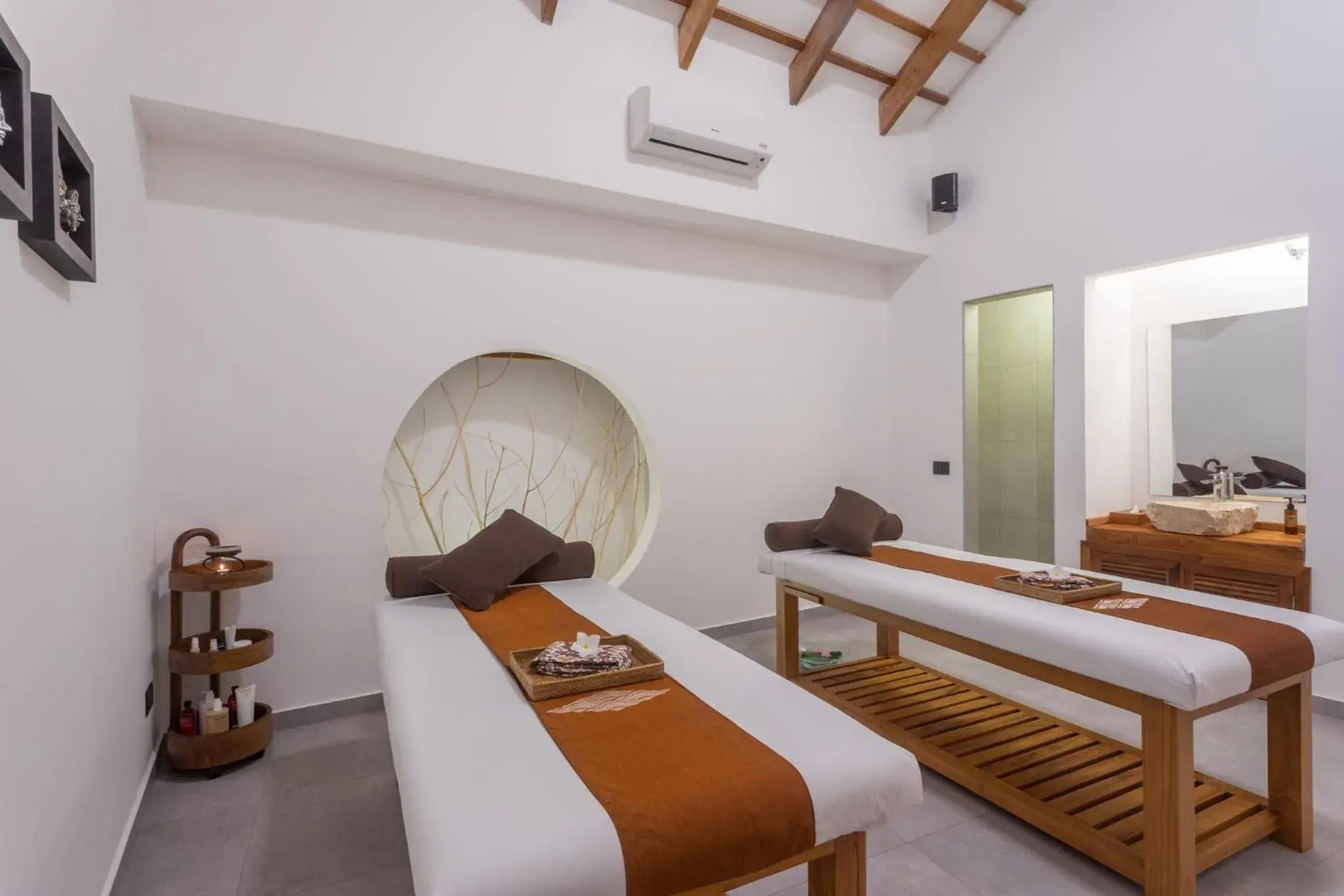 Spa and wellness centre/facilities, Bed in Cinnamon Velifushi Maldives - Free One-Way Speedboat and 02 Kids Under 12 Stay & Dine Free Spa and wellness centre/facilities, Bed in Cinnamon Velifushi Maldives - Free One-Way Speedboat and 02 Kids Under 12 Stay & Dine Free
