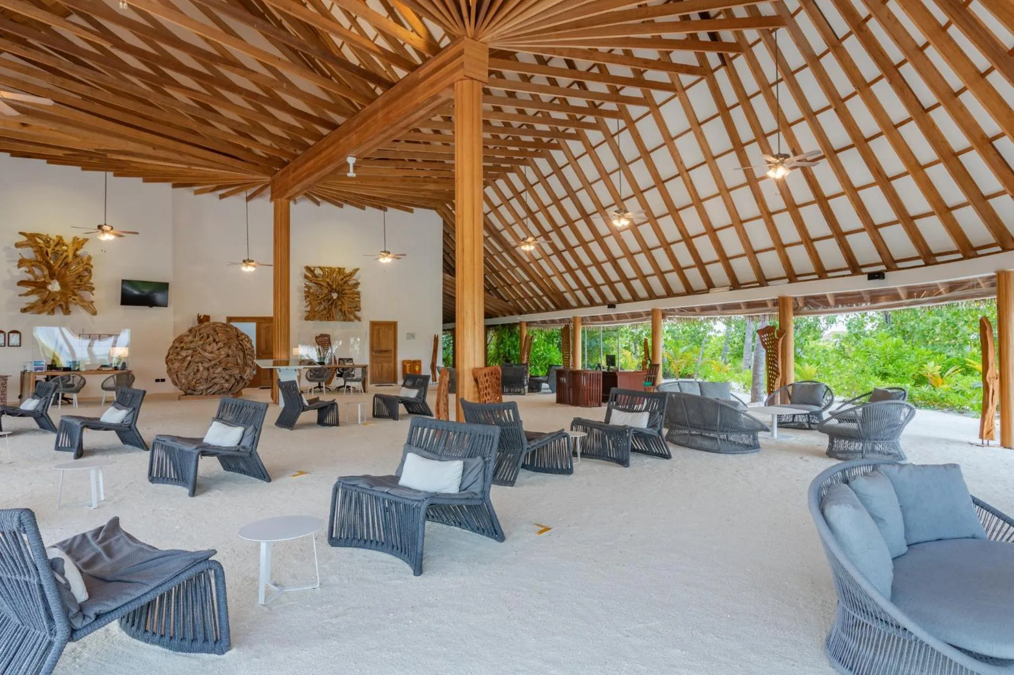 Lobby or reception in Cinnamon Velifushi Maldives - Free One-Way Speedboat and 02 Kids Under 12 Stay & Dine Free
