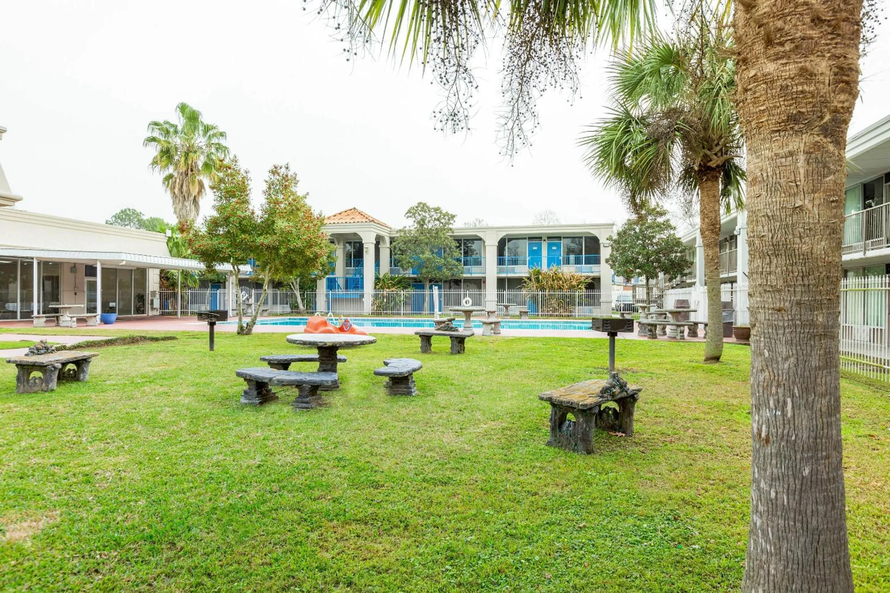 Garden in Travelodge by Wyndham Baton Rouge East