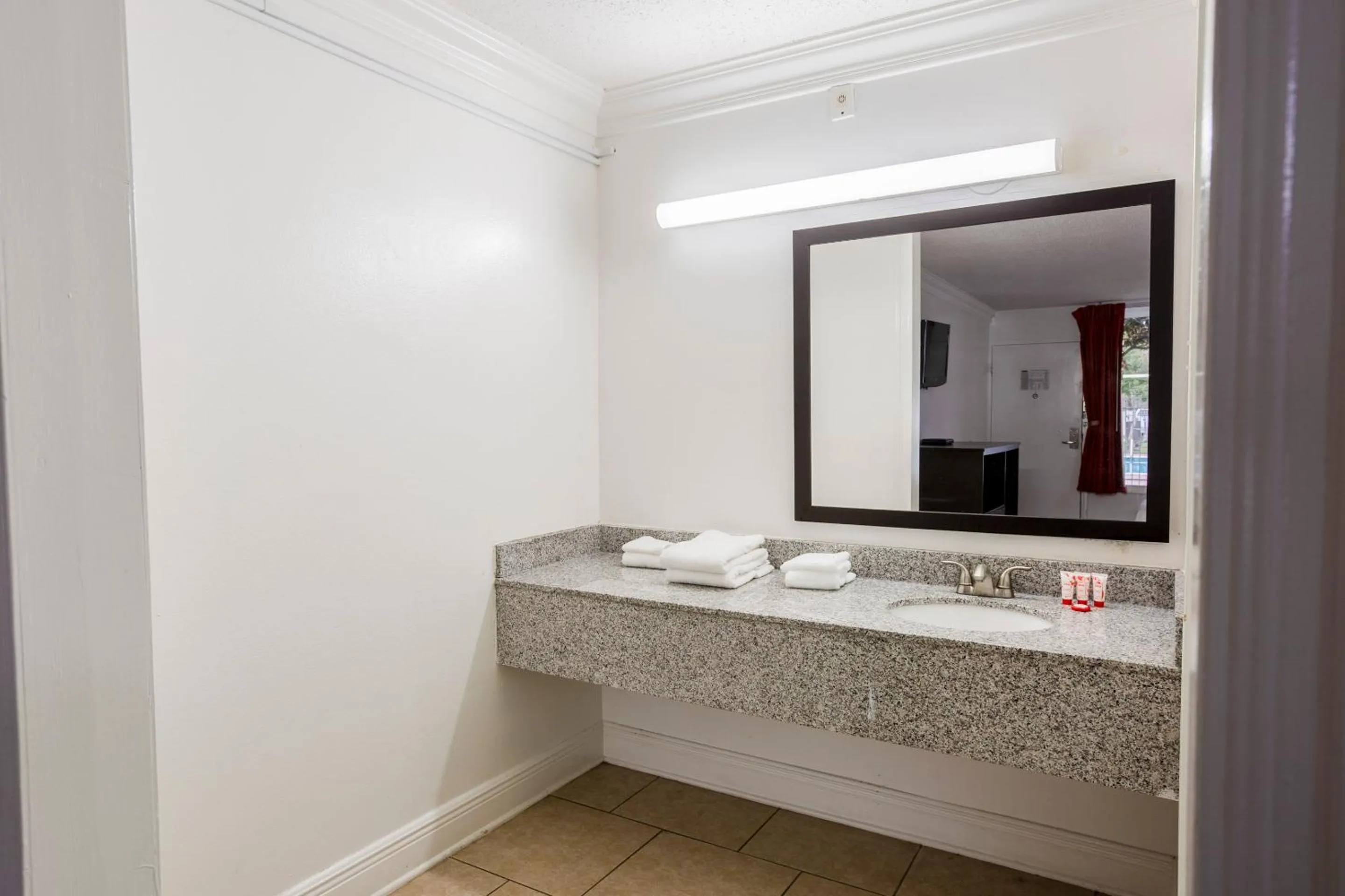 Bathroom in Travelodge by Wyndham Baton Rouge East