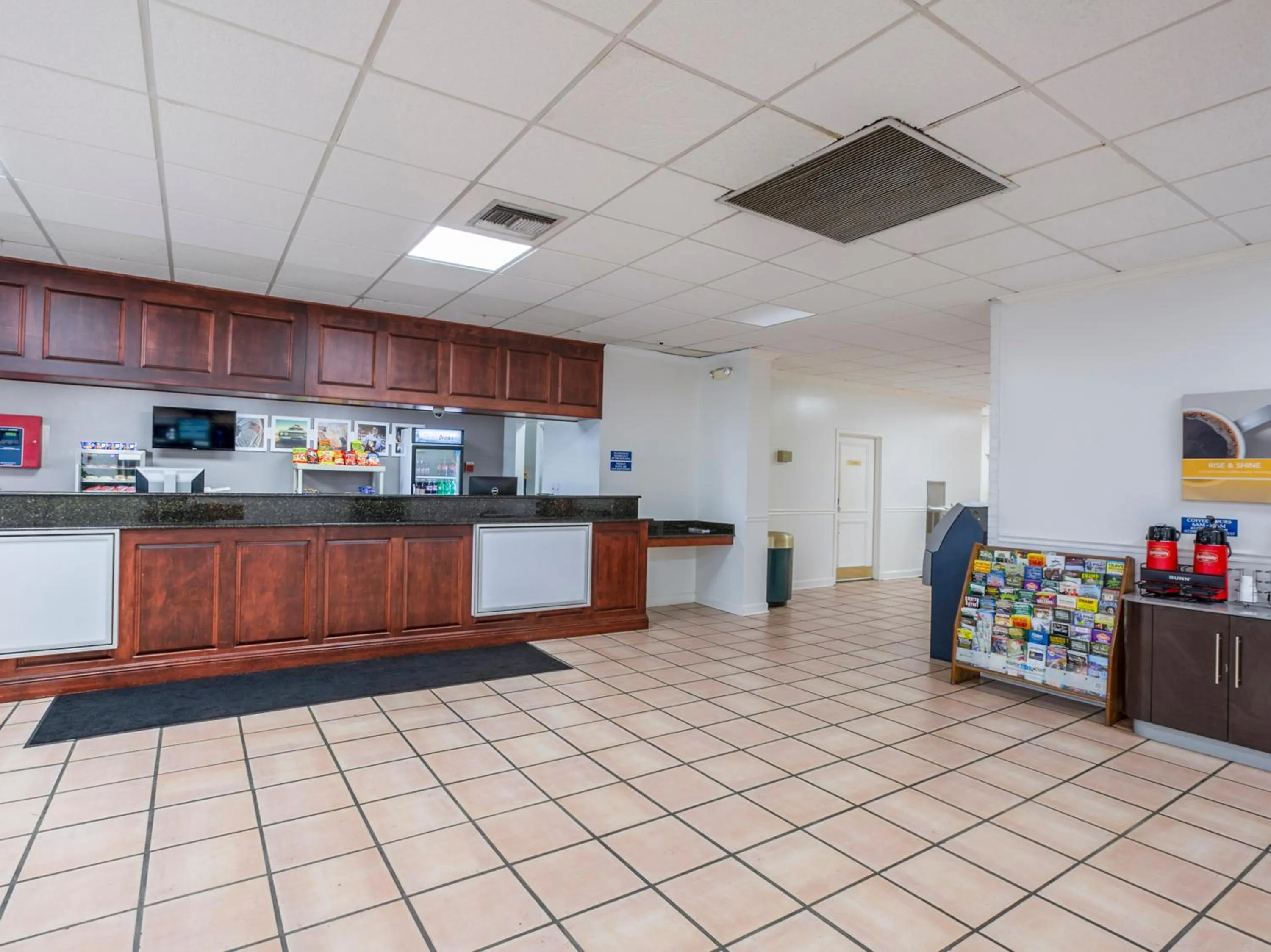 Lobby or reception in Travelodge by Wyndham Baton Rouge East