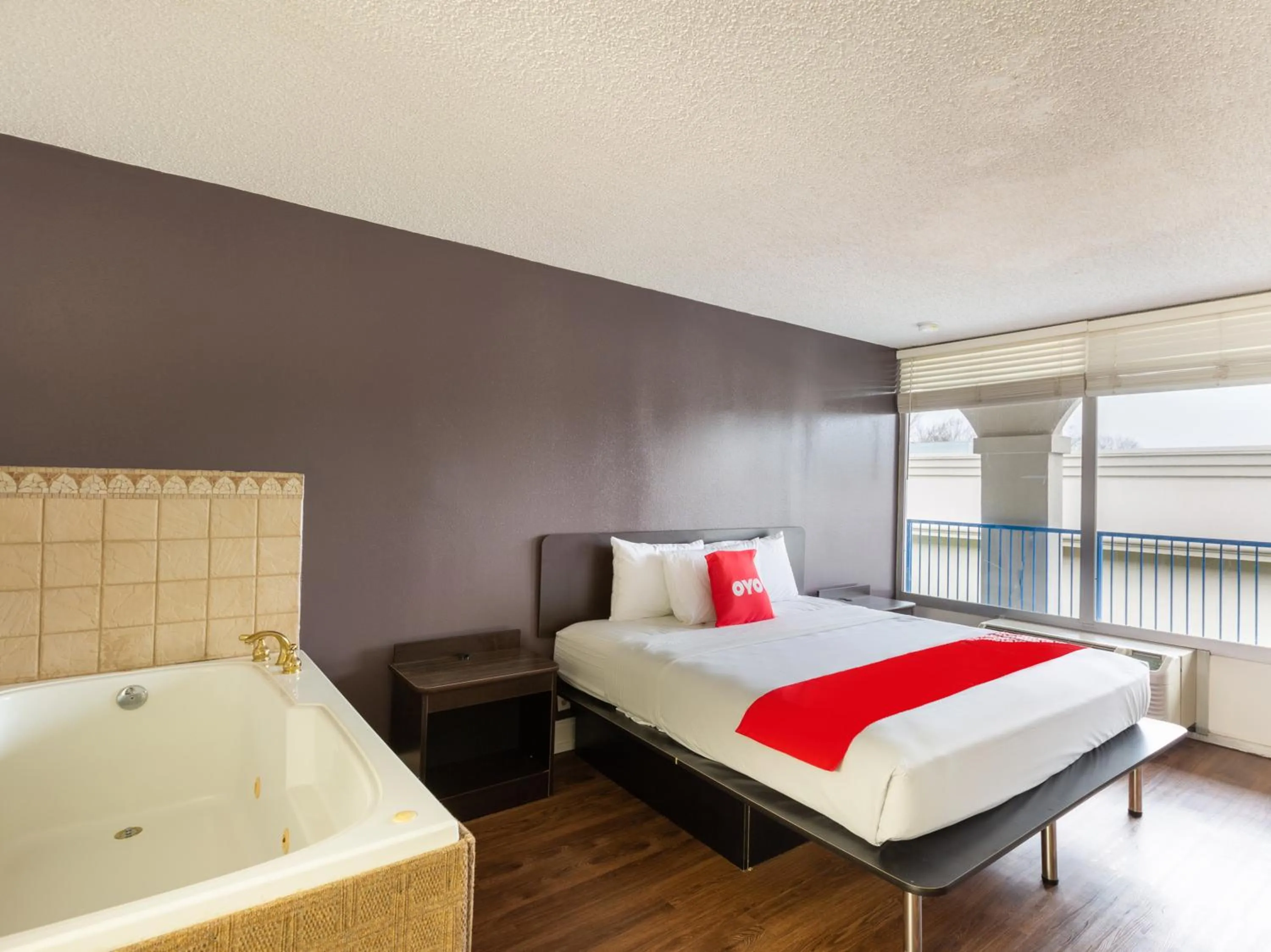 Bedroom in Travelodge by Wyndham Baton Rouge East