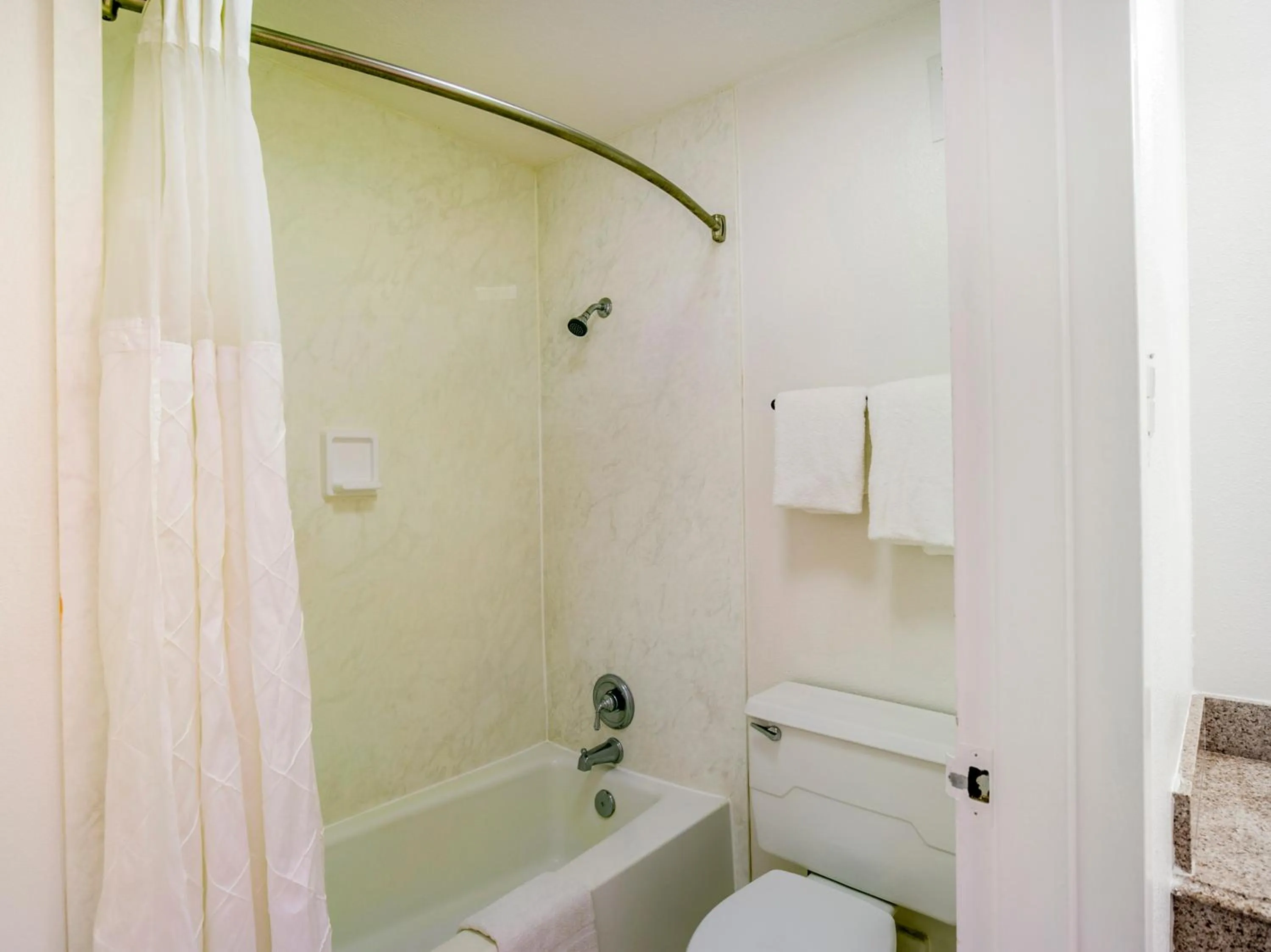 Bathroom in Travelodge by Wyndham Baton Rouge East