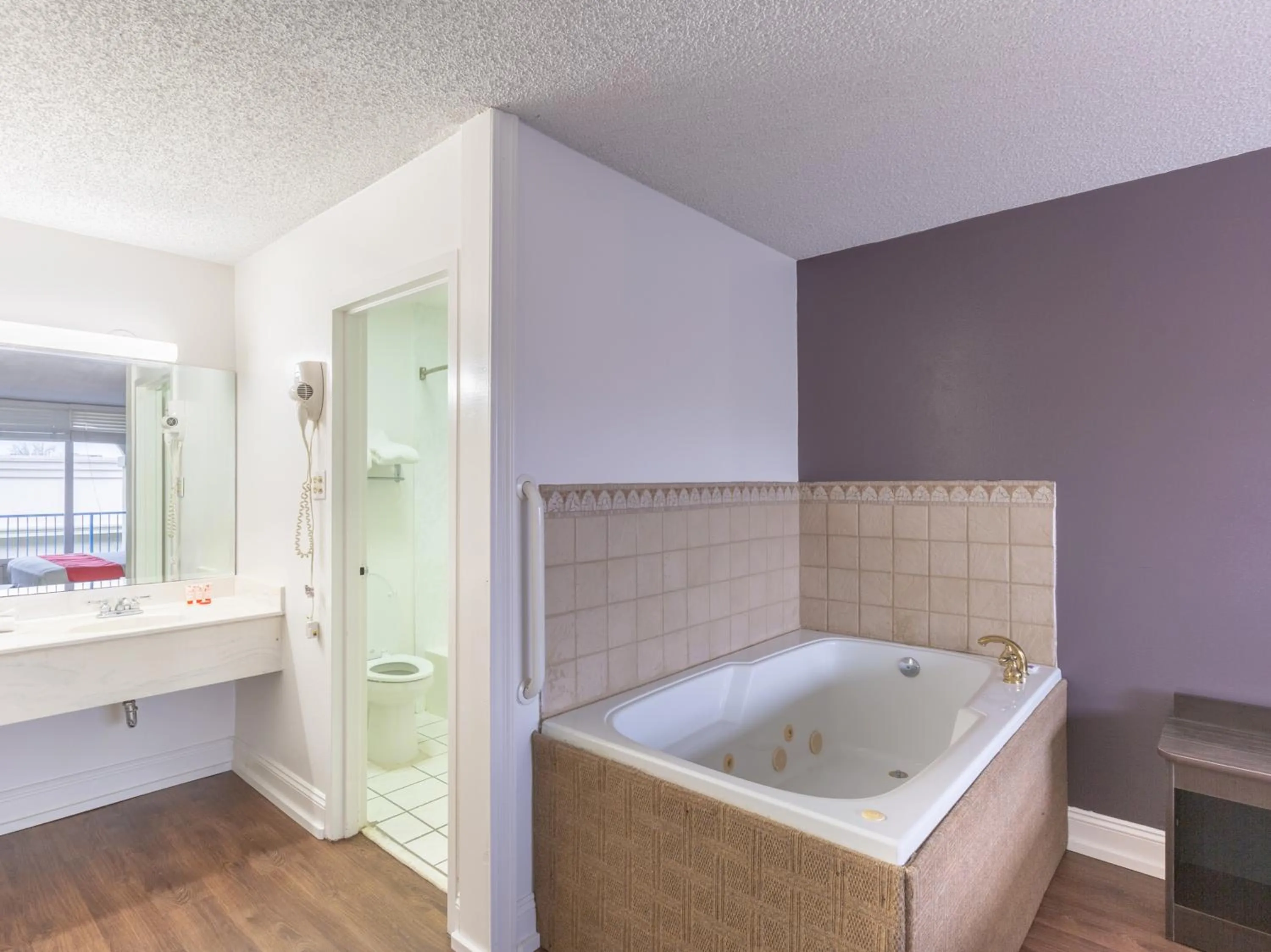 Bathroom in Travelodge by Wyndham Baton Rouge East