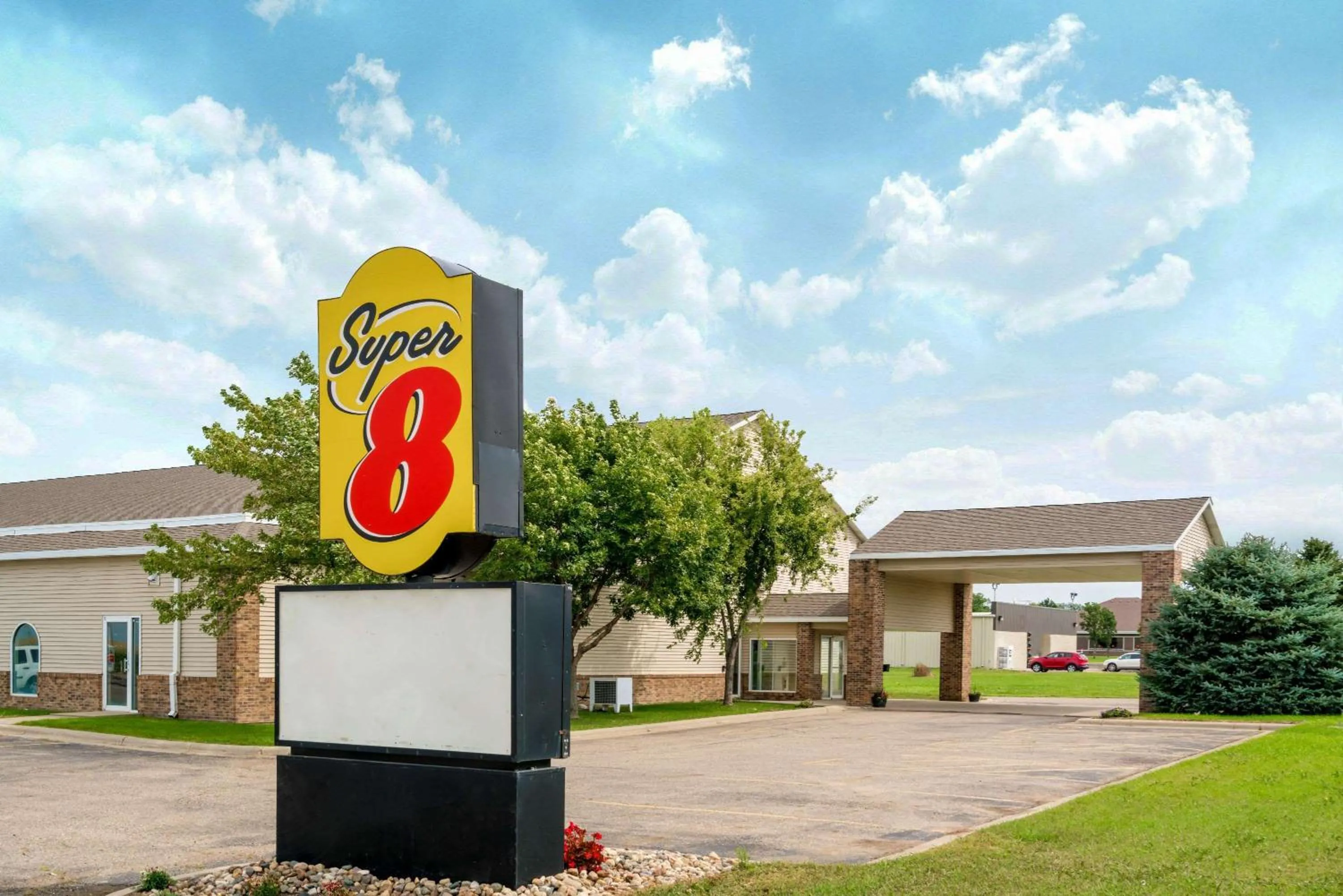 Property building in Super 8 by Wyndham Beresford