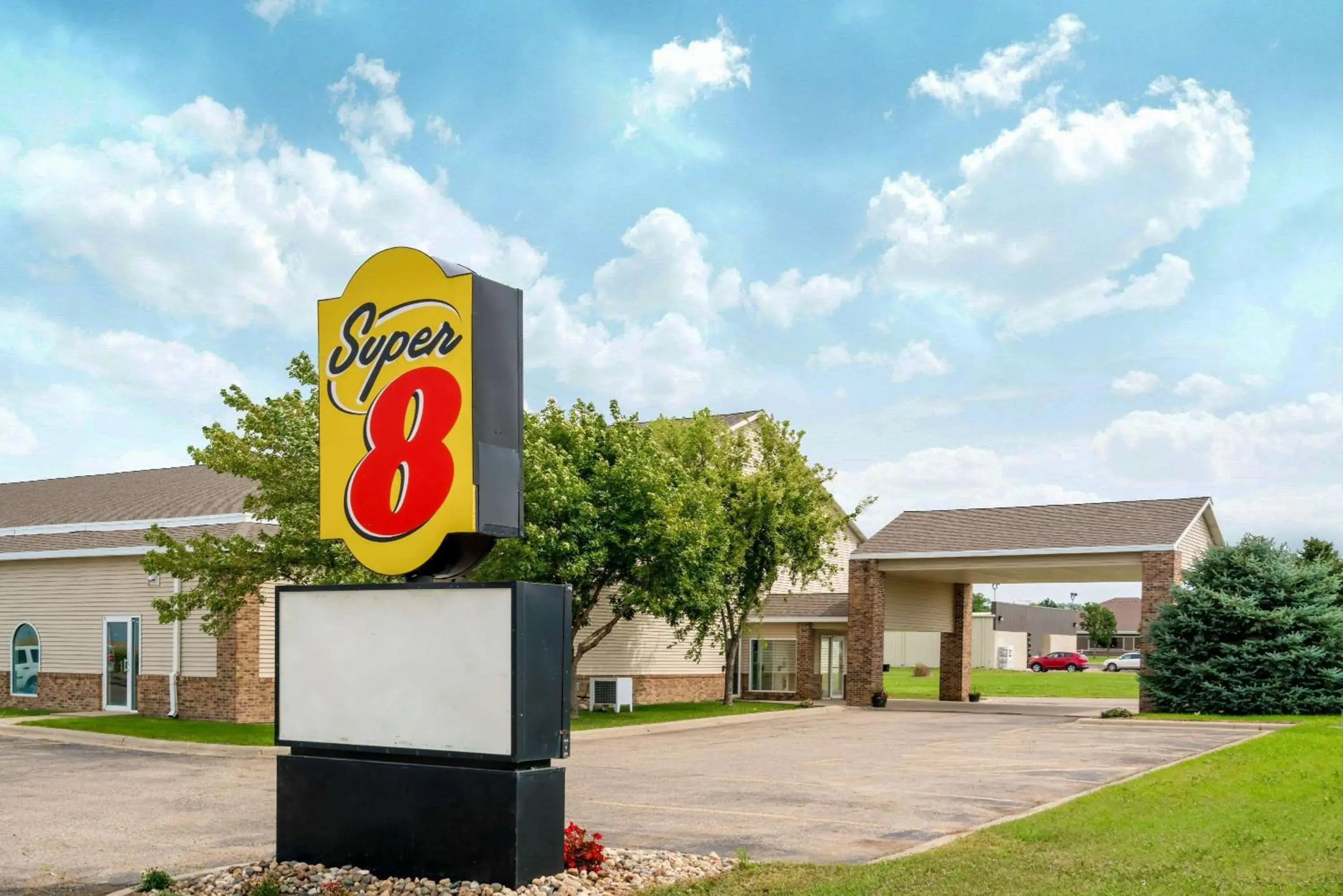 Property building in Super 8 by Wyndham Beresford Property building in Super 8 by Wyndham Beresford