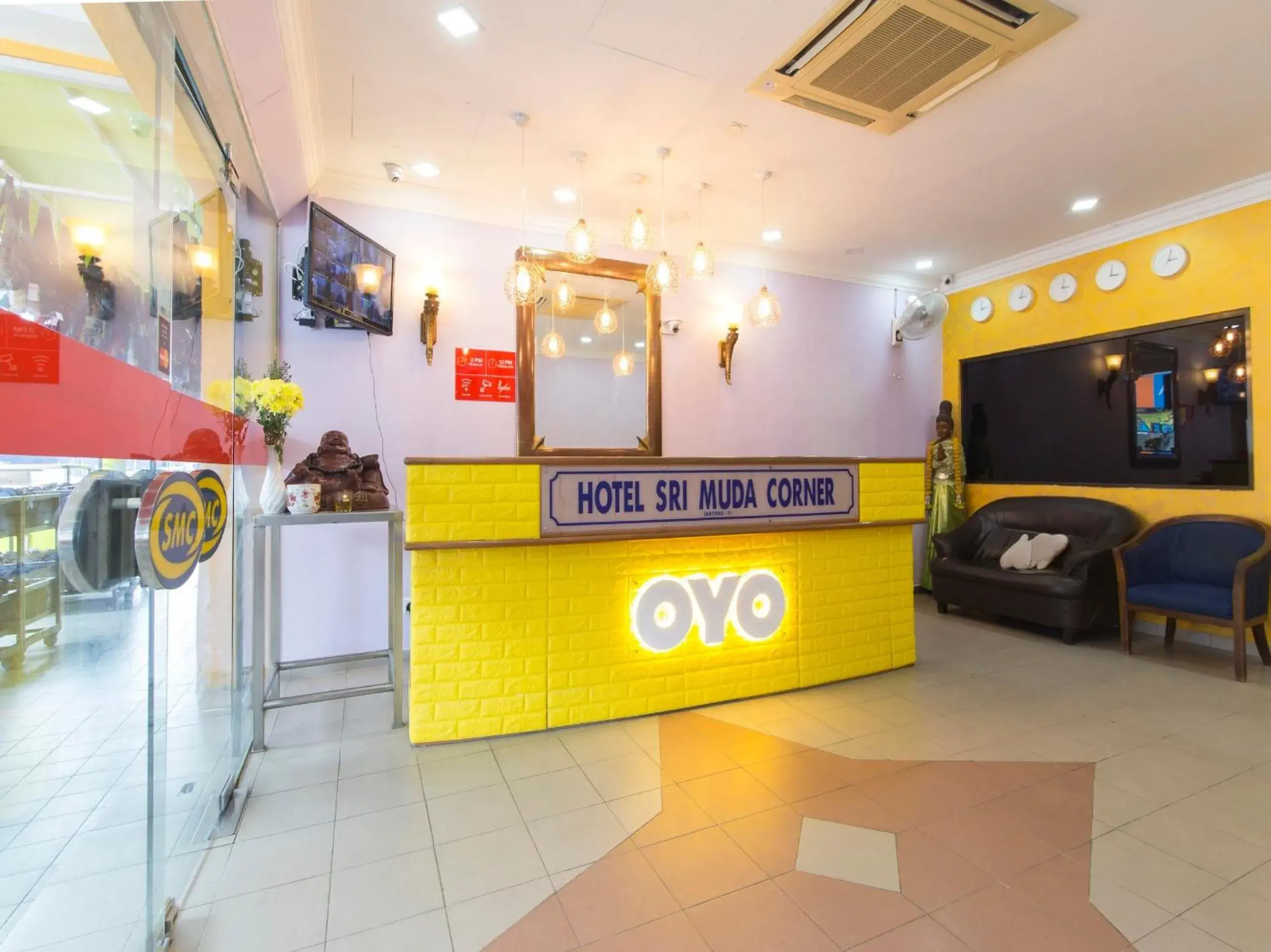 Lobby or reception in Hotel O Sri Muda Corner Sdn Bhd Lobby or reception in Hotel O Sri Muda Corner Sdn Bhd