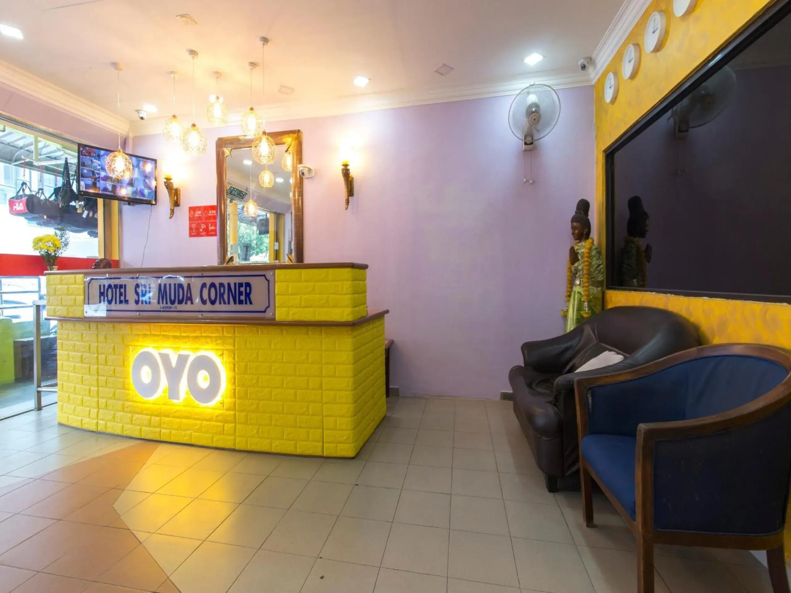 Lobby or reception in Hotel O Sri Muda Corner Sdn Bhd Lobby or reception in Hotel O Sri Muda Corner Sdn Bhd