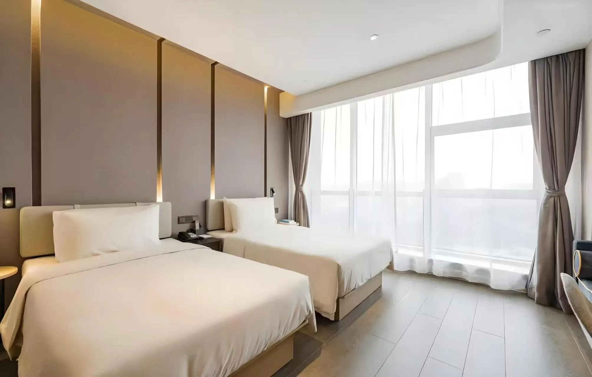 Photo of the whole room, Bed in Atour Hotel Ningbo High-tech Zone Jiangnan Road