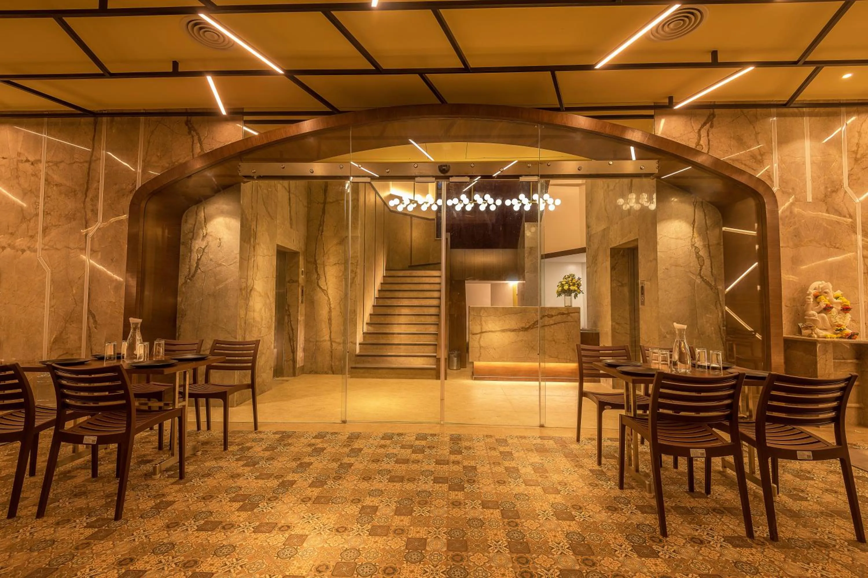 Facade/entrance in Hotel Metropole Inn