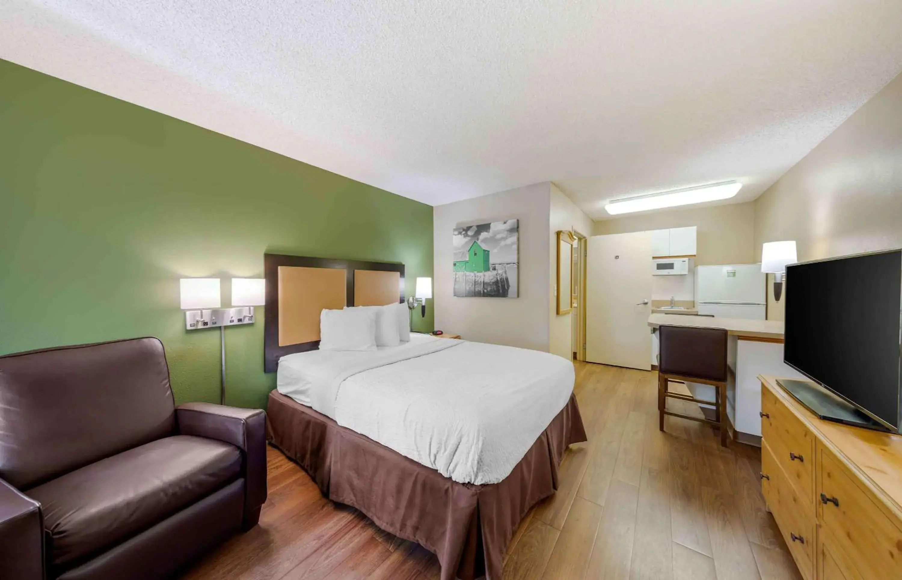 Bedroom, Bed in Extended Stay America Suites - Los Angeles - LAX Airport - El Segundo Bedroom, Bed in Extended Stay America Suites - Los Angeles - LAX Airport - El Segundo