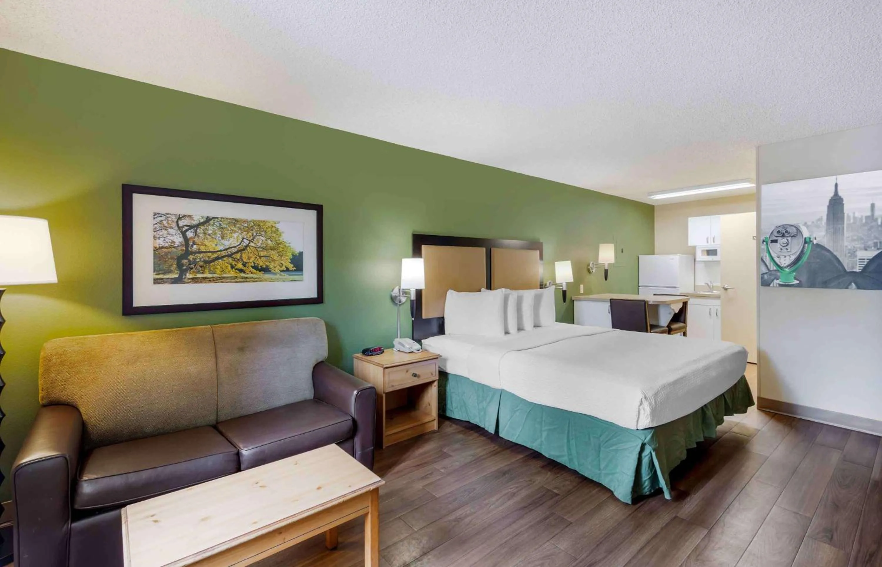 Bedroom, Bed in Extended Stay America Suites - Los Angeles - LAX Airport - El Segundo