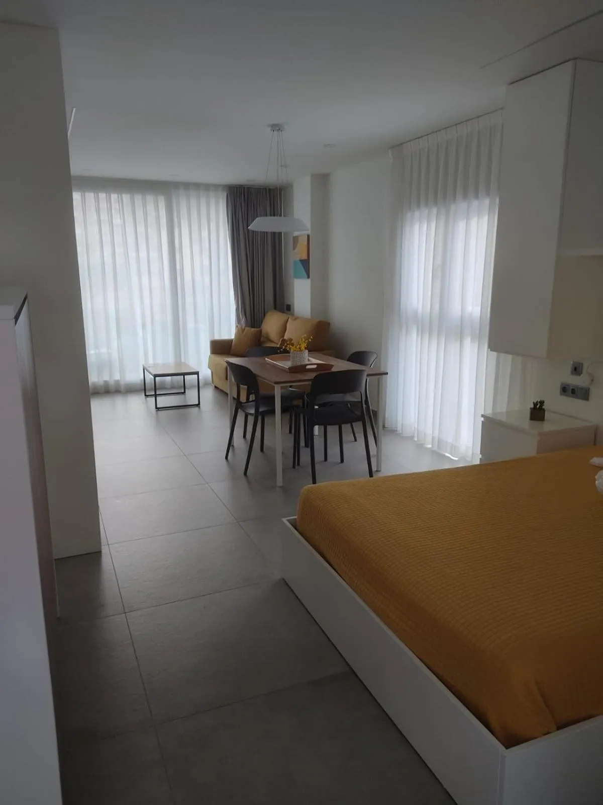 Living room, Bed in Iberflat APARTAMENTOS LOS PINOS