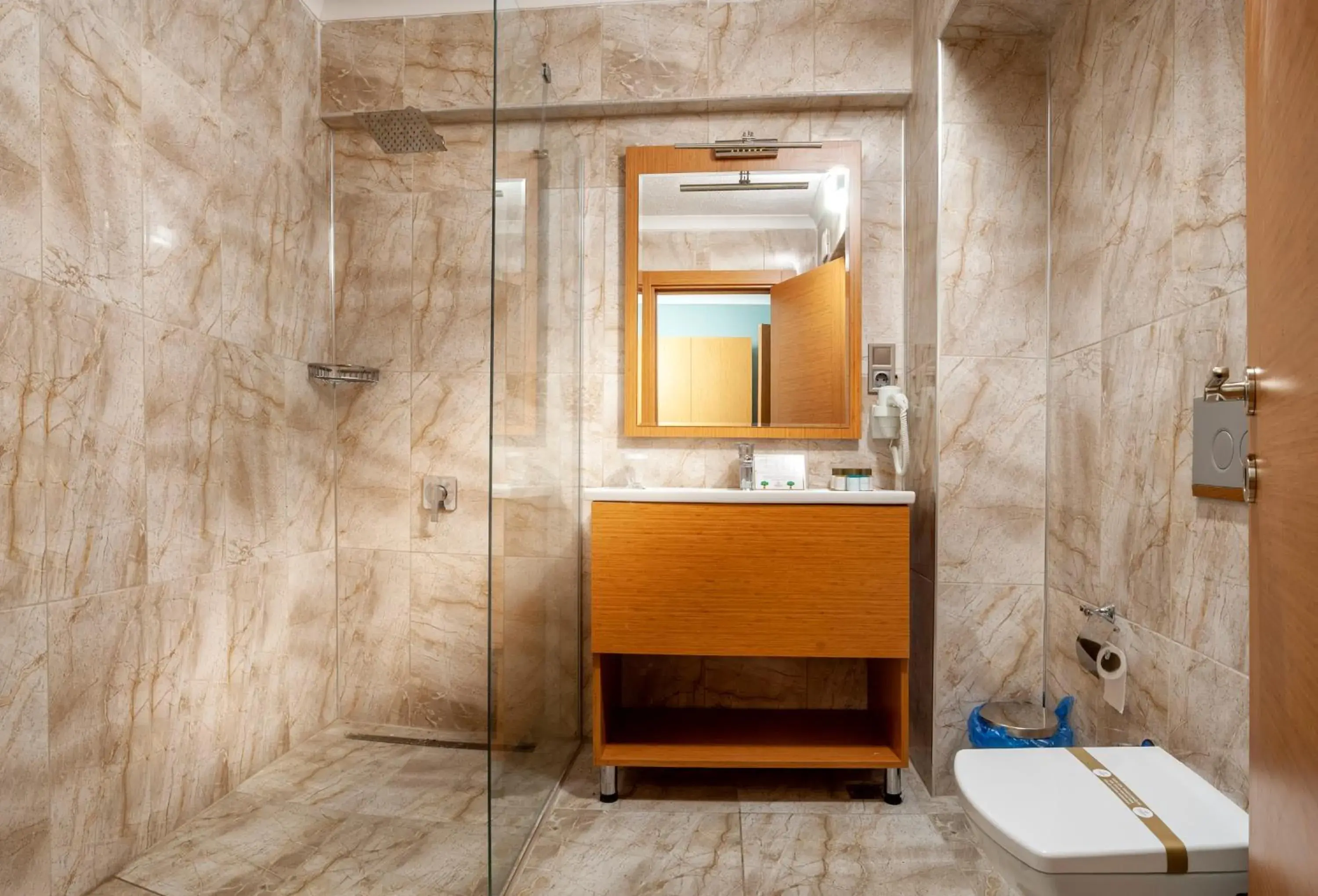 Standard Twin Room - single occupancy in MARINN DELUXE HOTEL Standard Twin Room - single occupancy in MARINN DELUXE HOTEL